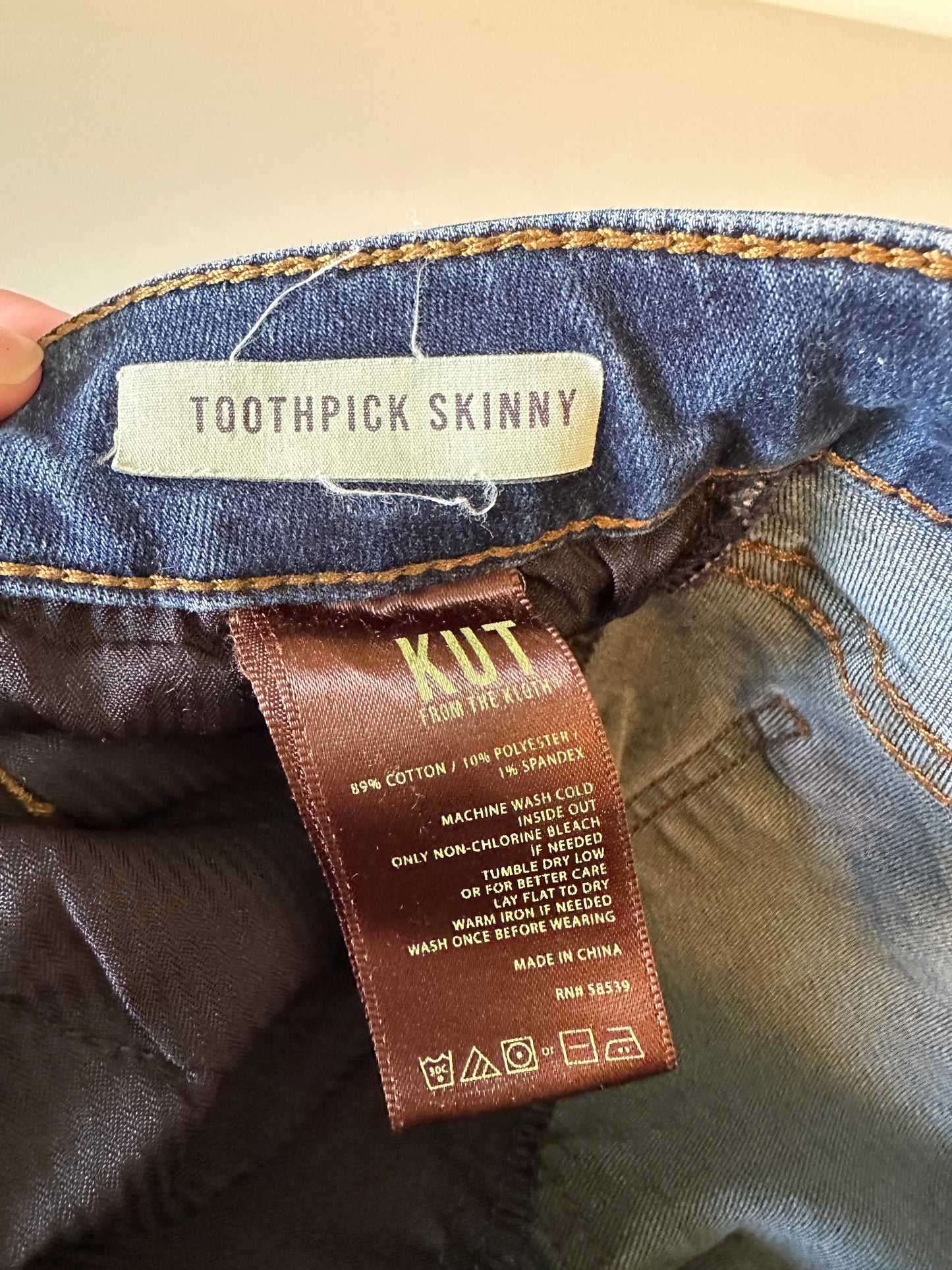 KUT from the Kloth Dark Wash Mid Rise Skinny Jeans | Size 6