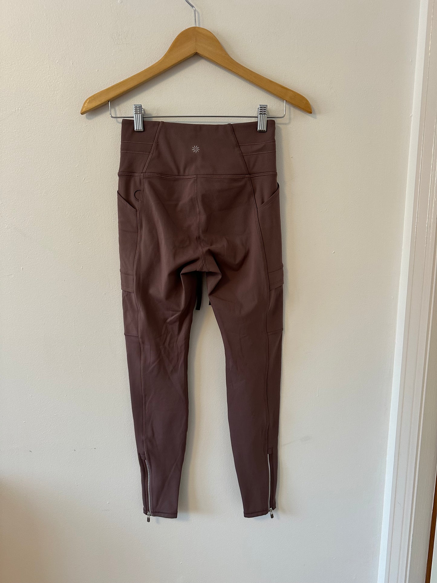 Athleta Drawstring Waist Cargo High Waist Leggings in Brown | Size XS