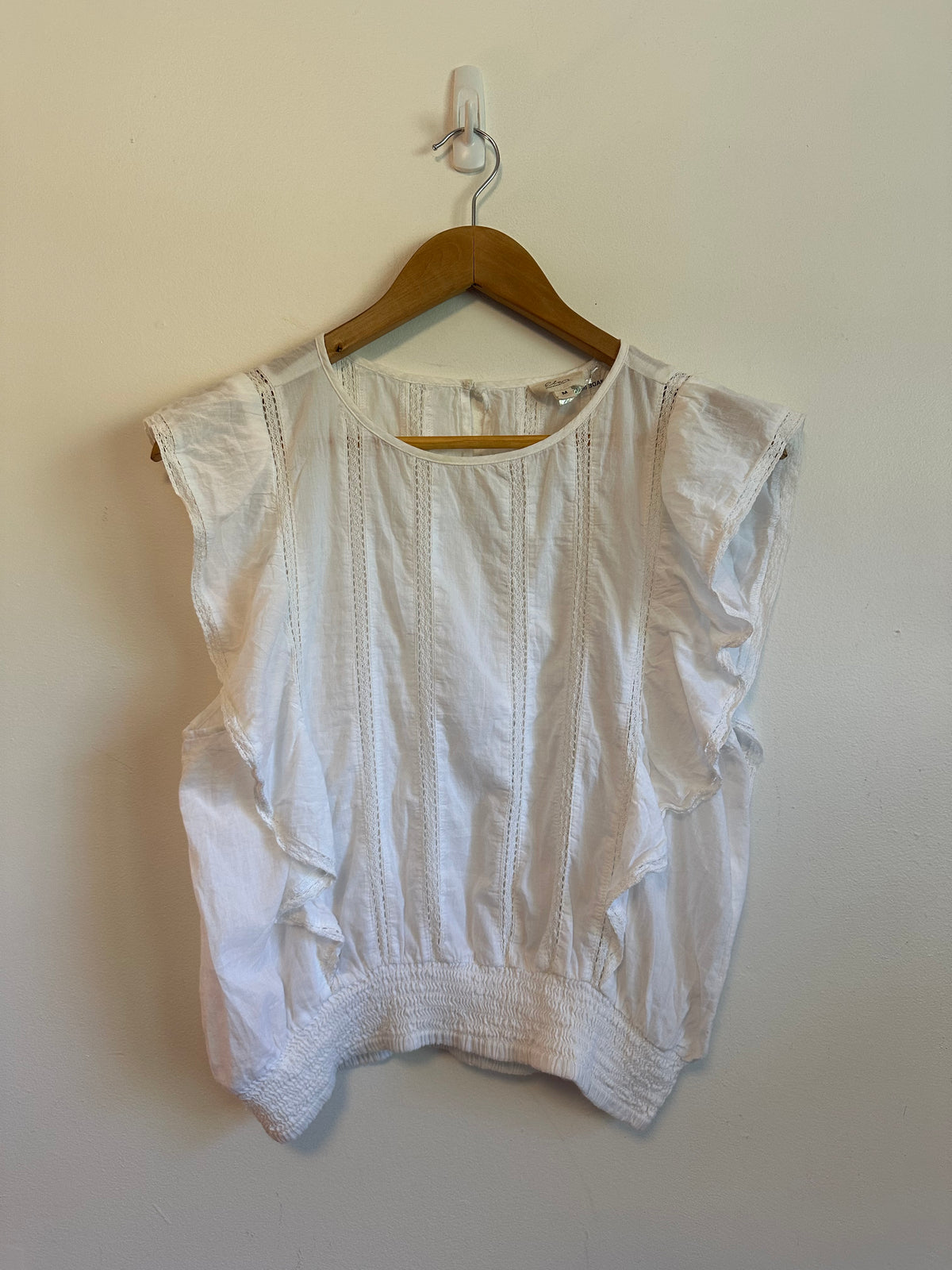 Elan White Cotton Flutter Sleeve Smocked Hem Lace Blouse | Size Medium