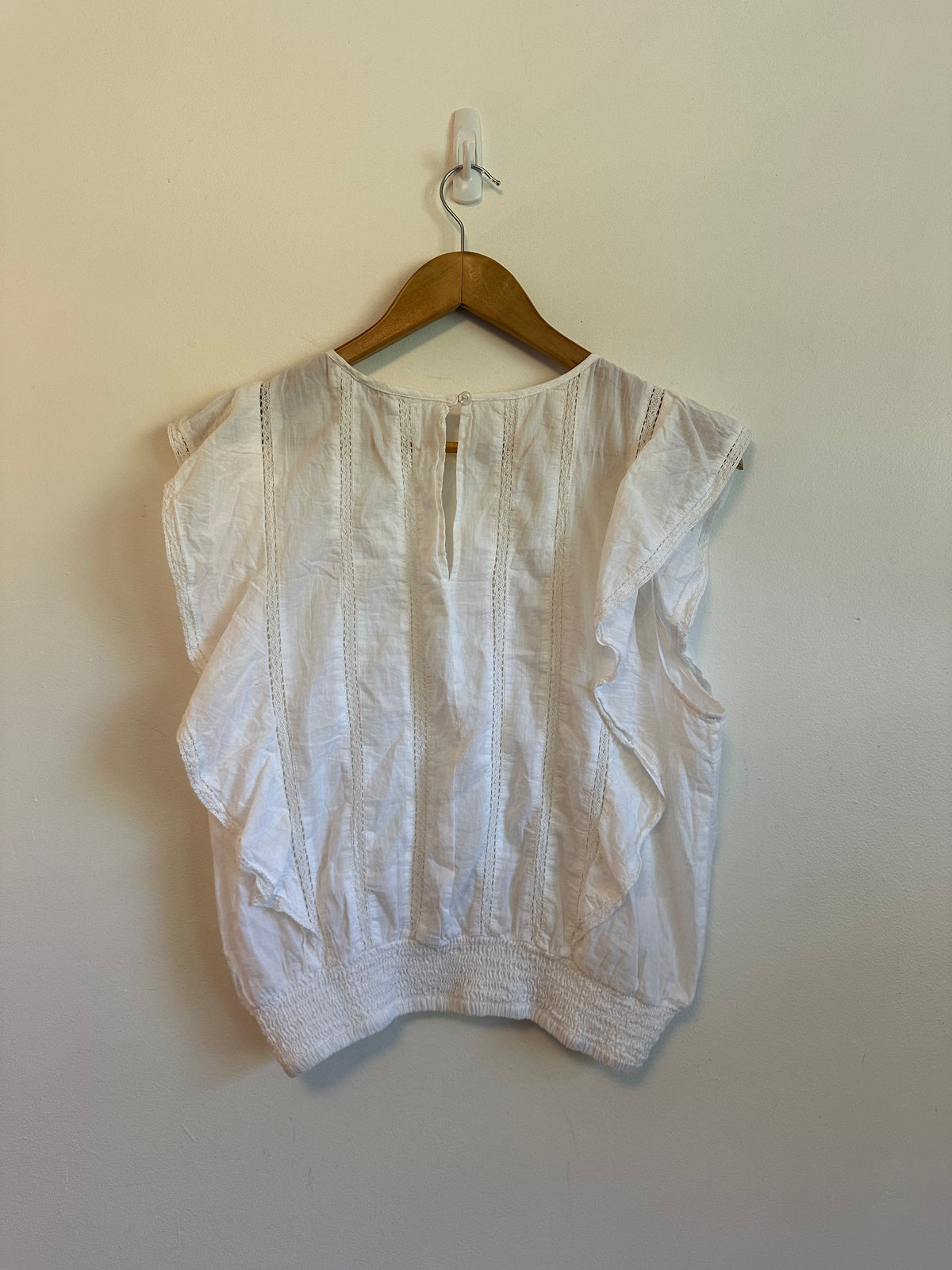 Elan White Cotton Flutter Sleeve Smocked Hem Lace Blouse | Size Medium