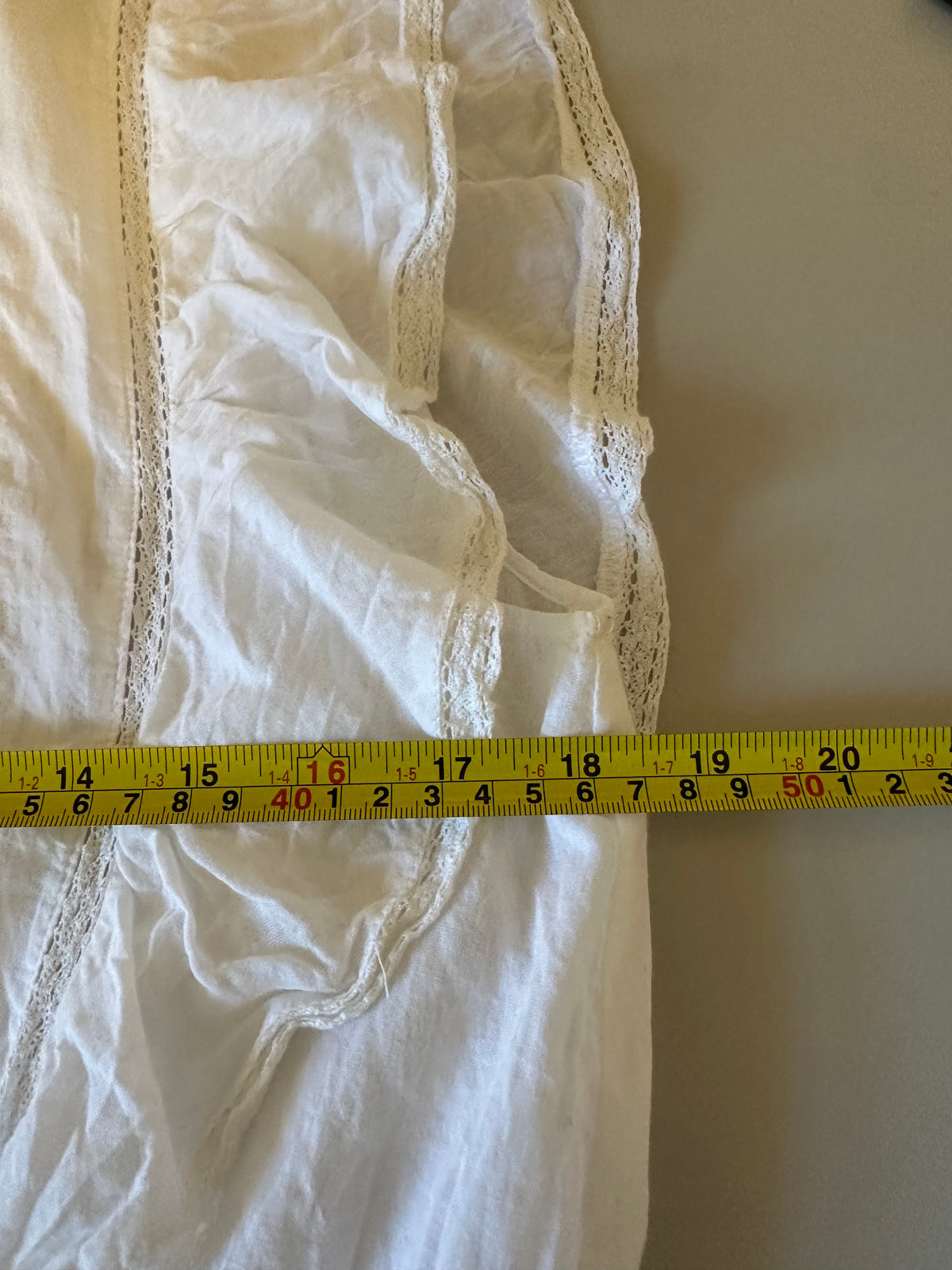 Elan White Cotton Flutter Sleeve Smocked Hem Lace Blouse | Size Medium
