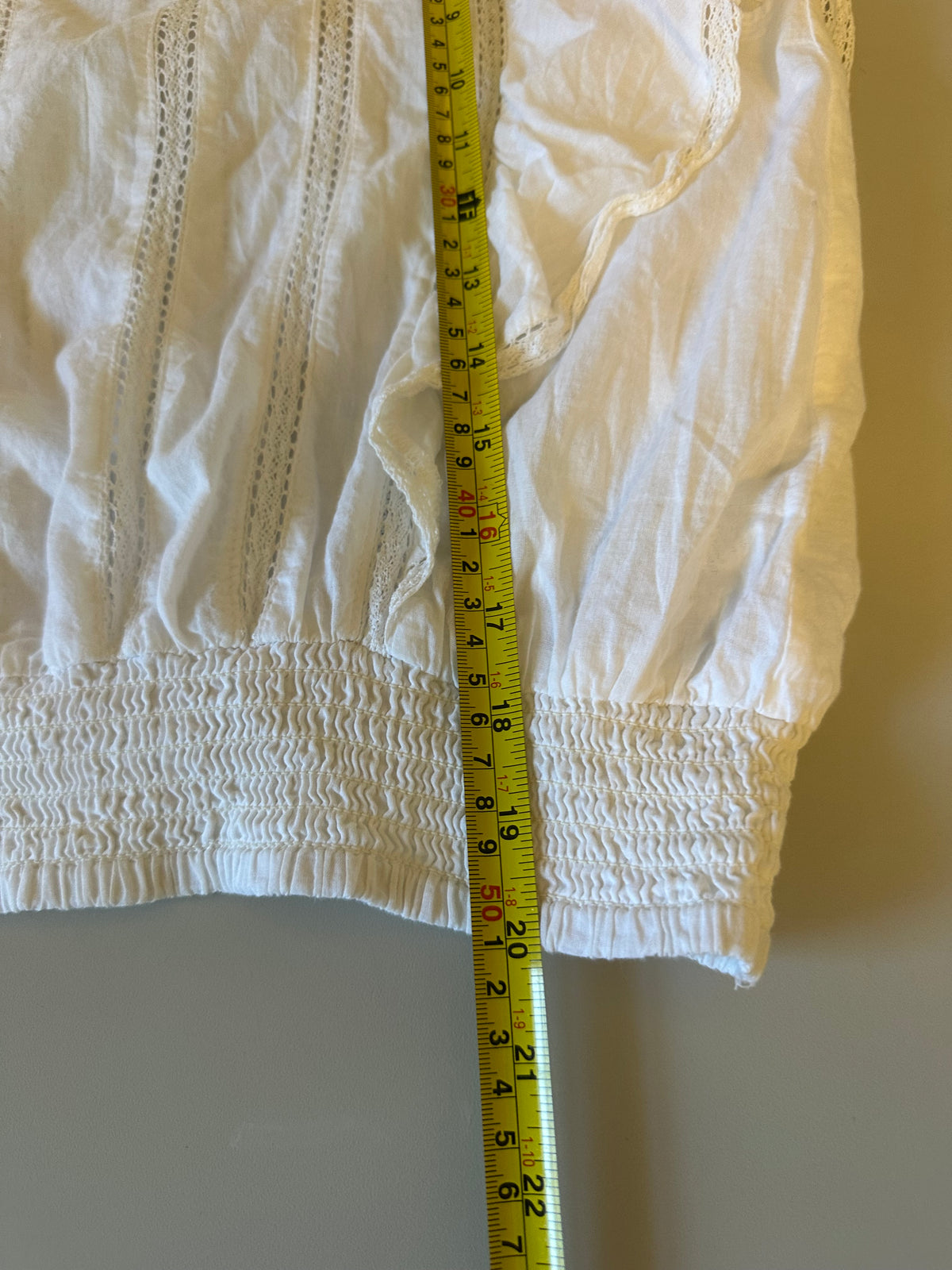 Elan White Cotton Flutter Sleeve Smocked Hem Lace Blouse | Size Medium