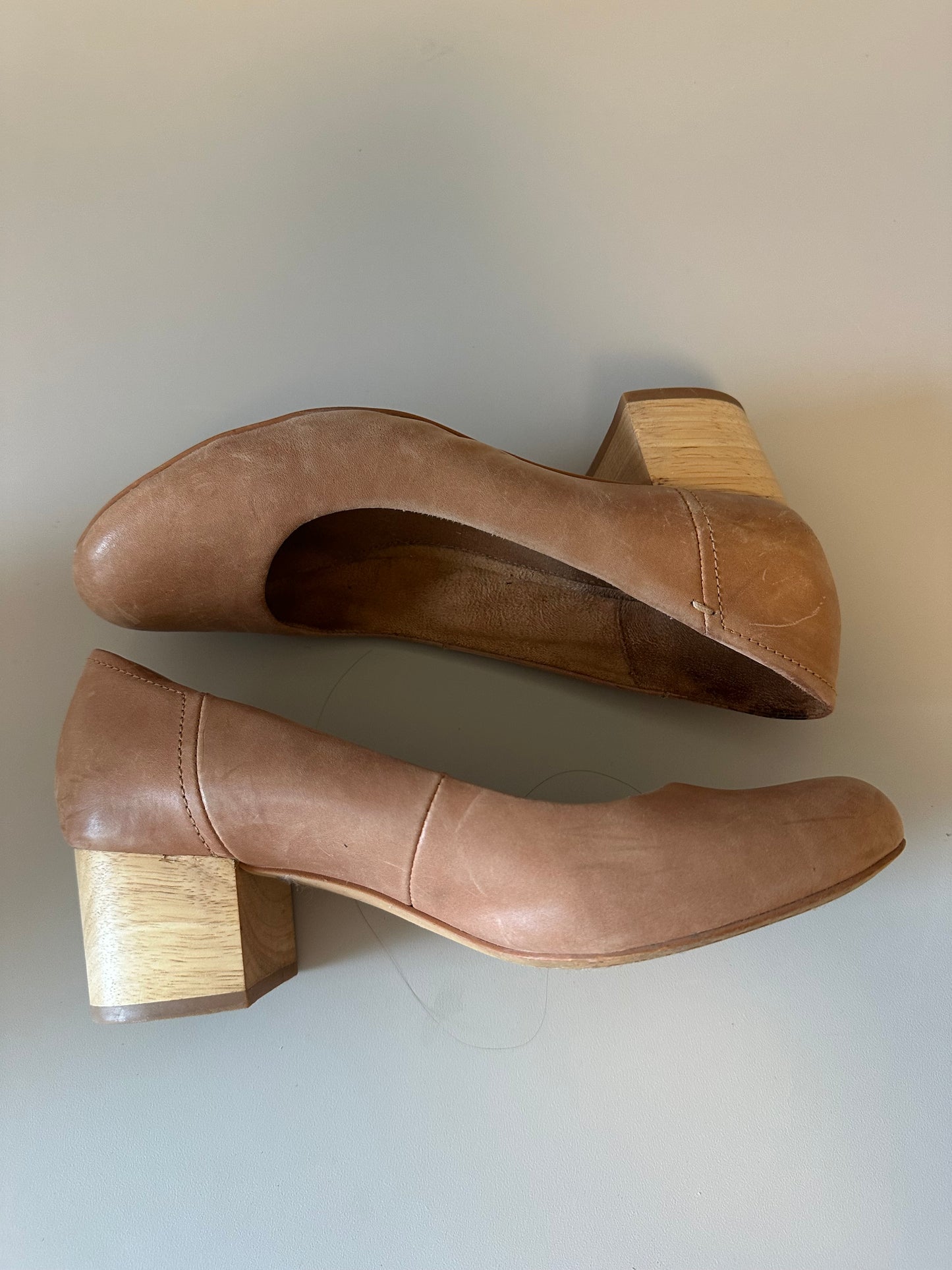 TOMS Esme Tan Leather Round Toe Block Heel Pumps | Size 8.5