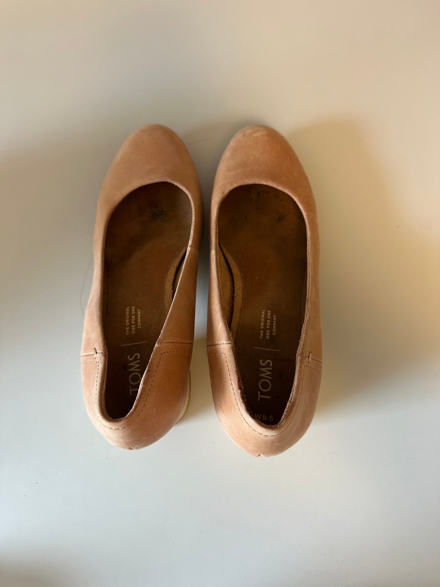 TOMS Esme Tan Leather Round Toe Block Heel Pumps | Size 8.5
