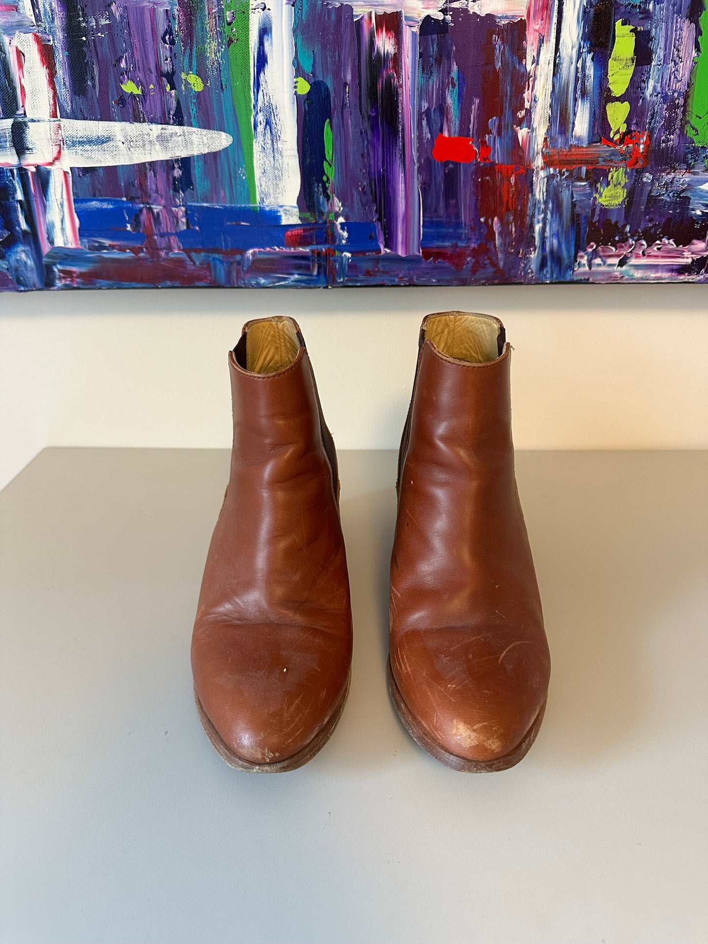 Nisolo Brandy Leather Chelsea Ankle Boots in Almond | Size 9