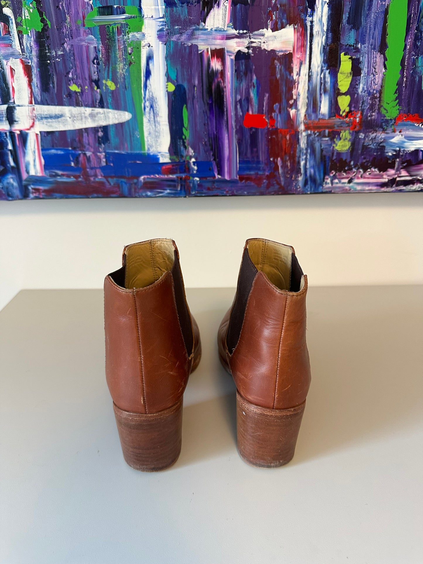 Nisolo Brandy Leather Chelsea Ankle Boots in Almond | Size 9