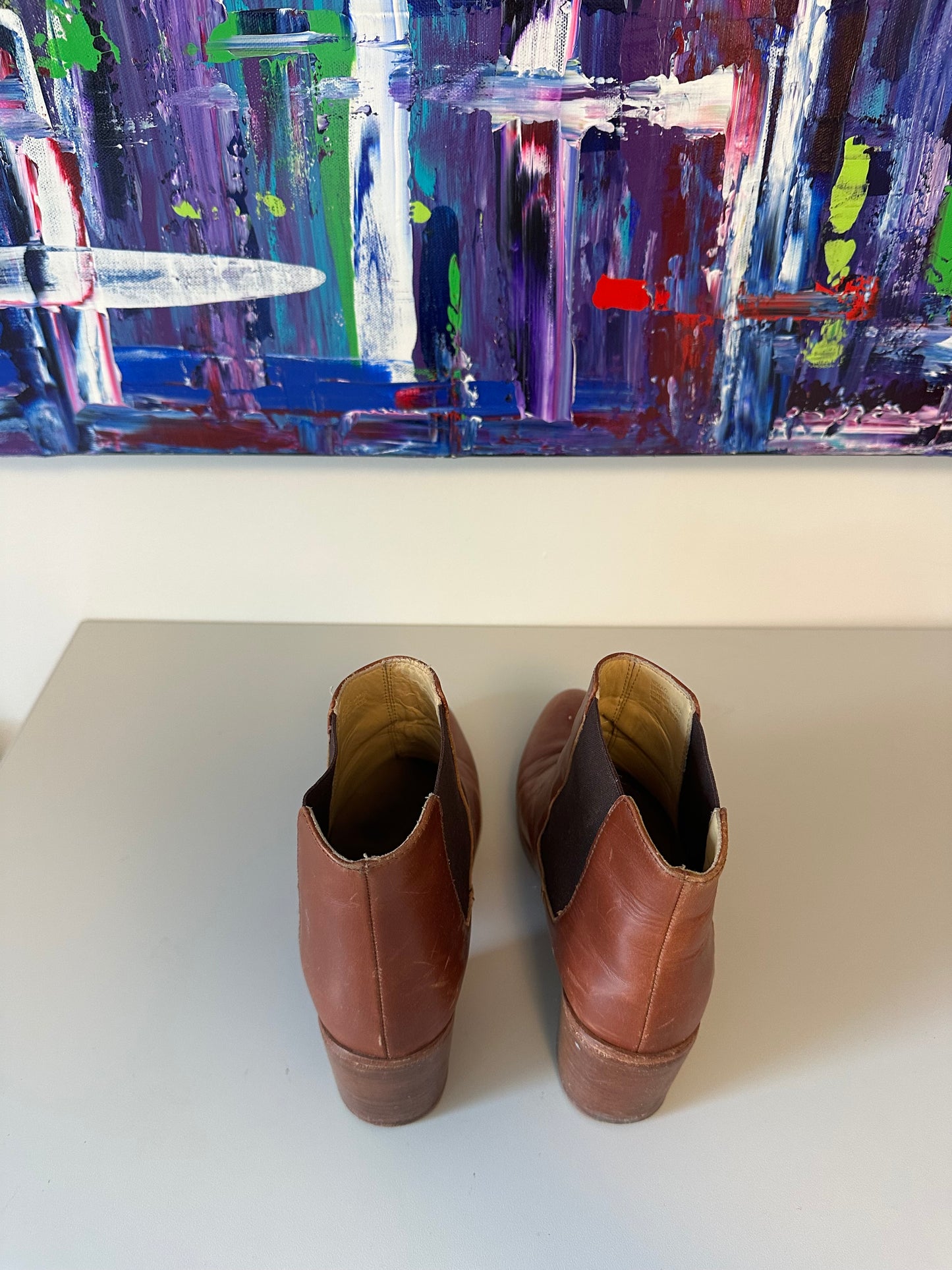 Nisolo Brandy Leather Chelsea Ankle Boots in Almond | Size 9