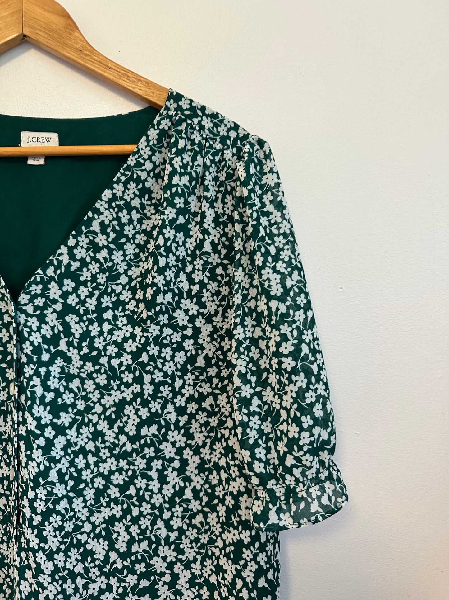 J. Crew Green and White Floral V-Neck Flutter Sleeve Blouse Top | Size Large