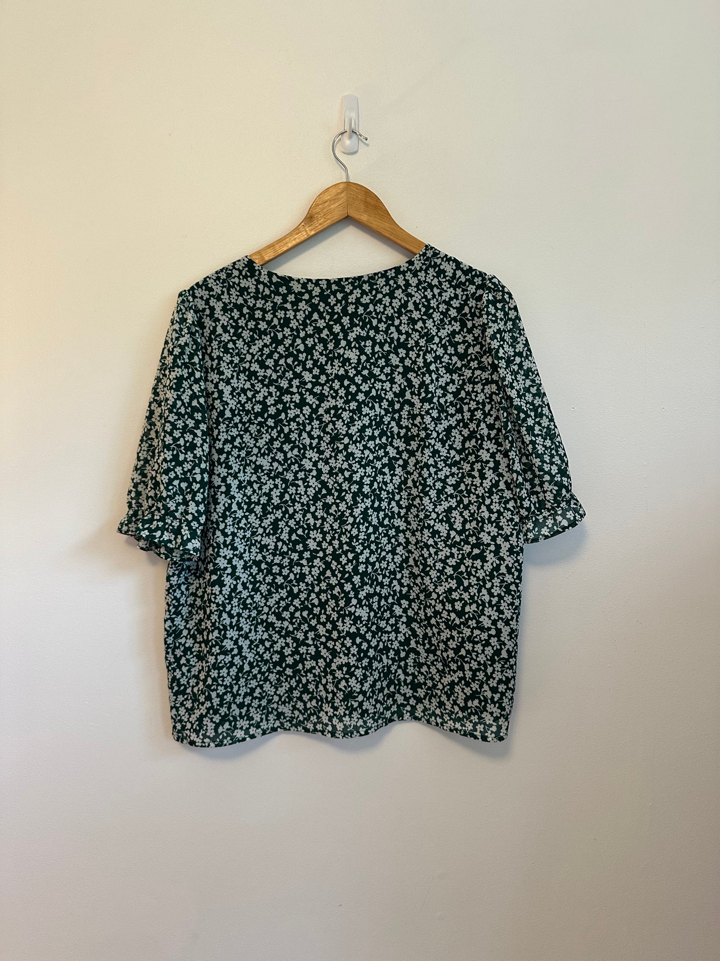 J. Crew Green and White Floral V-Neck Flutter Sleeve Blouse Top | Size Large