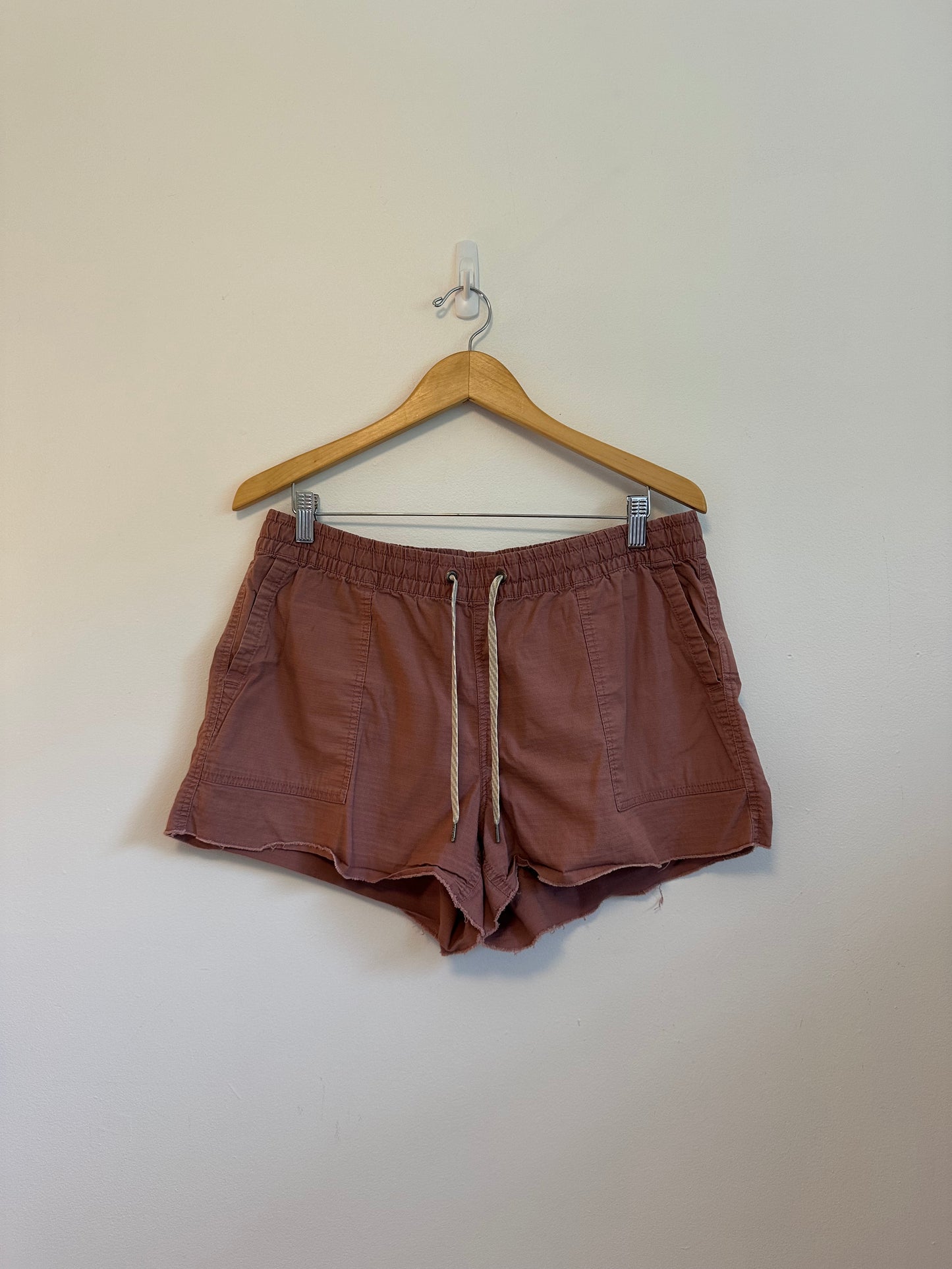 Vuori Ripstop Shorts in Dusty Rose | Size Large