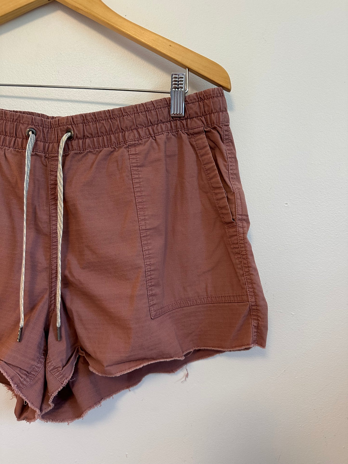 Vuori Ripstop Shorts in Dusty Rose | Size Large