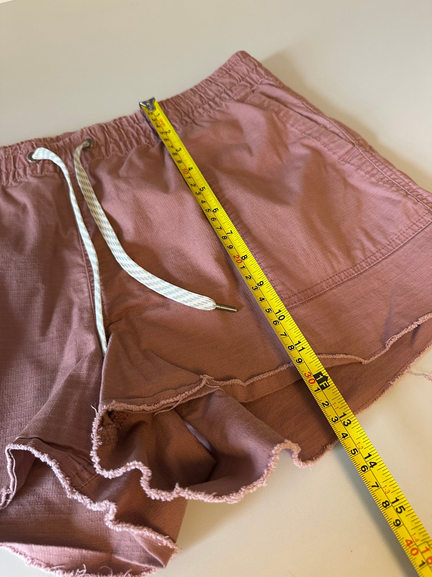 Vuori Ripstop Shorts in Dusty Rose | Size Large
