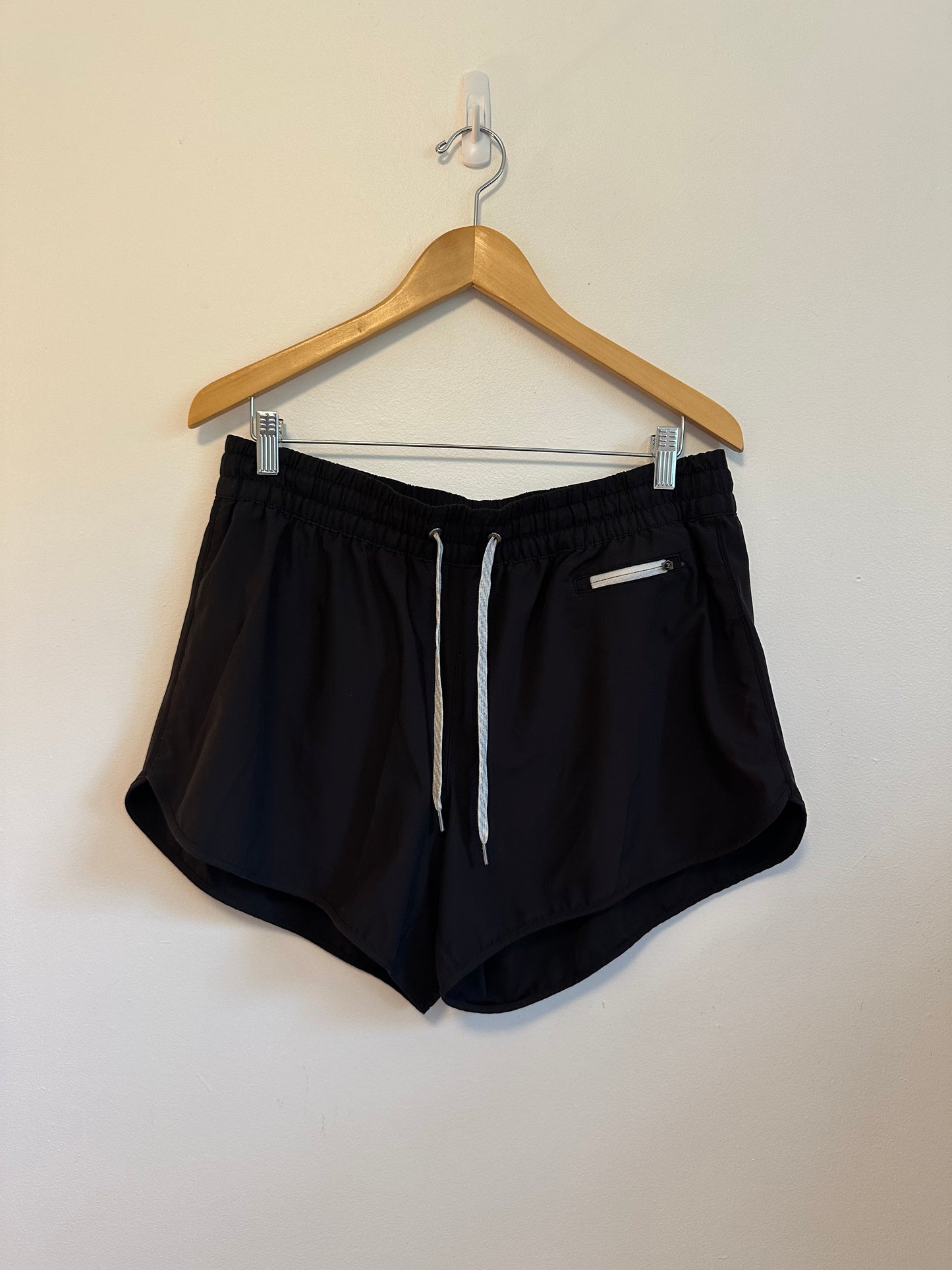 Vuori Clementine Running Shorts 2.0 in Black | Size Large