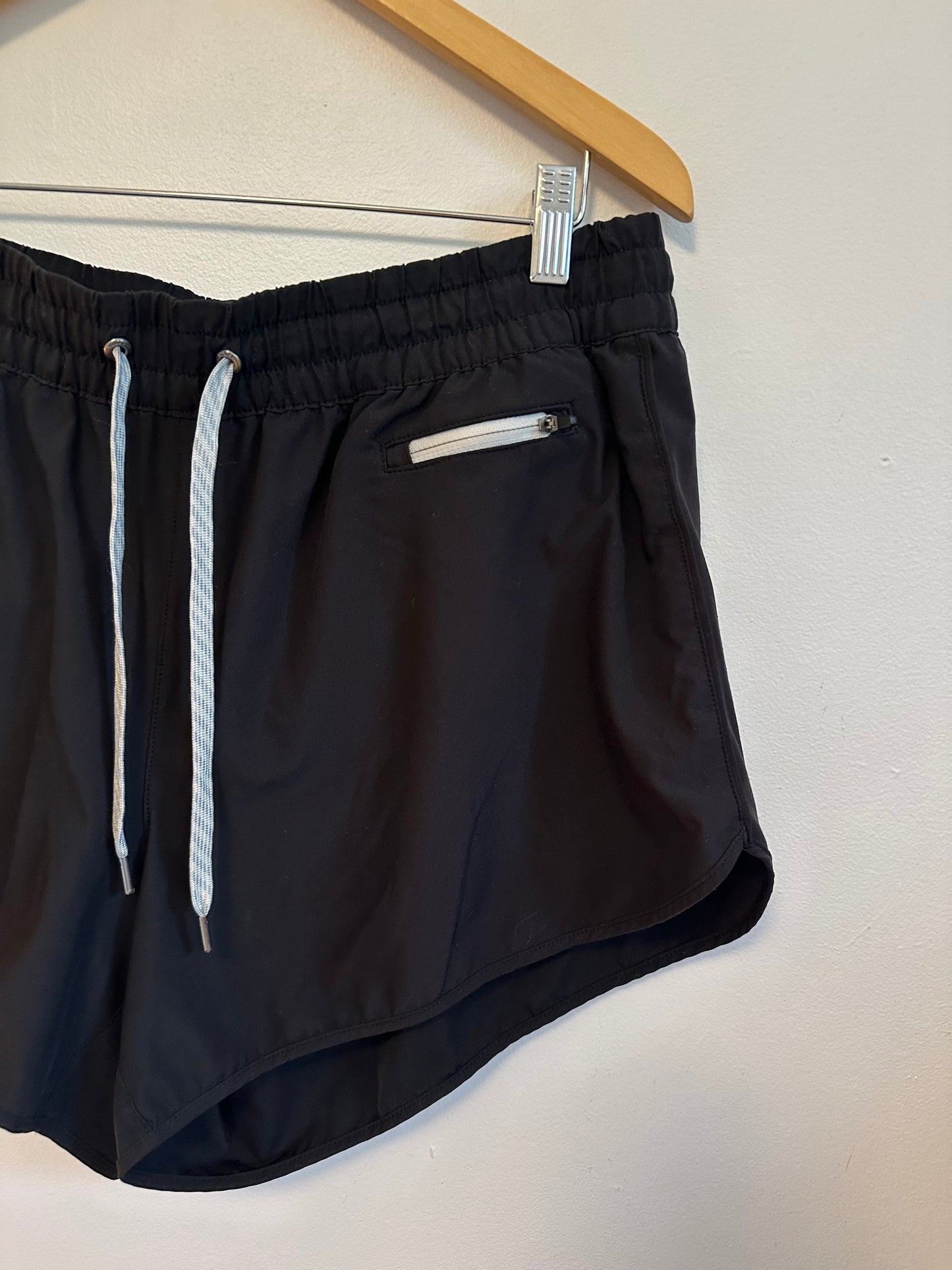 Vuori Clementine Running Shorts 2.0 in Black | Size Large