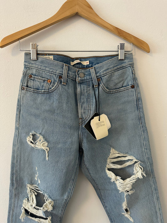 NWT Levi's Distressed Ankle Fit Wedgie Light Wash Jeans | Size 25