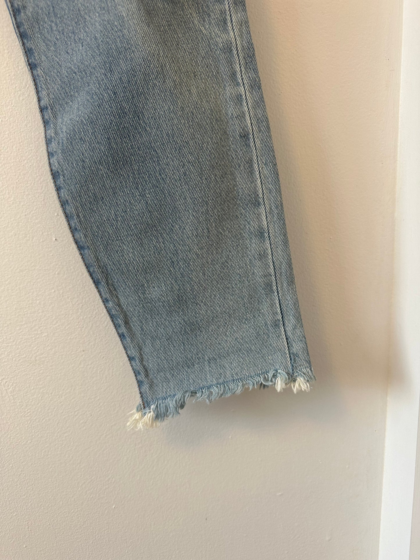 NWT Levi's Distressed Ankle Fit Wedgie Light Wash Jeans | Size 25