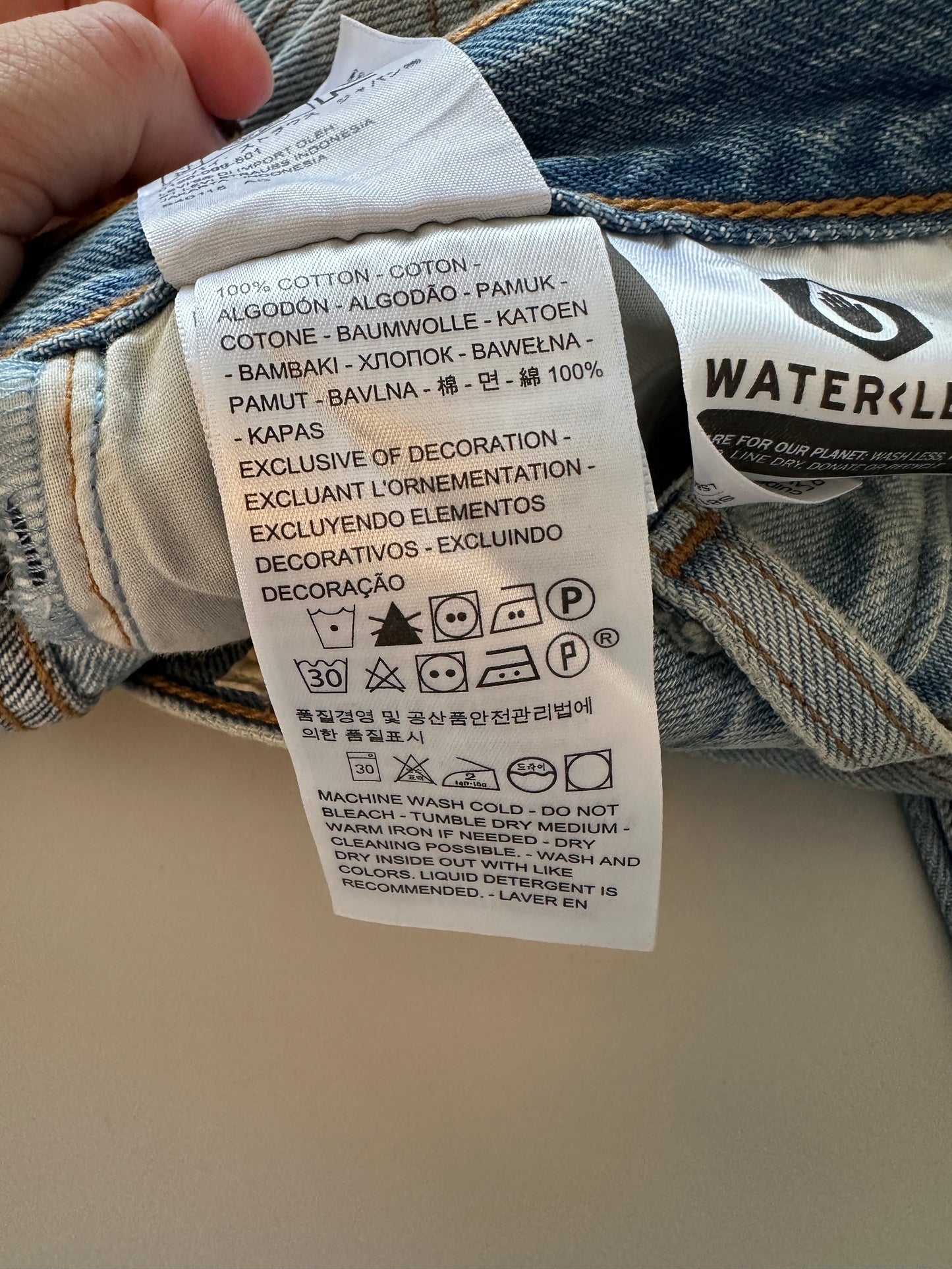 NWT Levi's Distressed Ankle Fit Wedgie Light Wash Jeans | Size 25