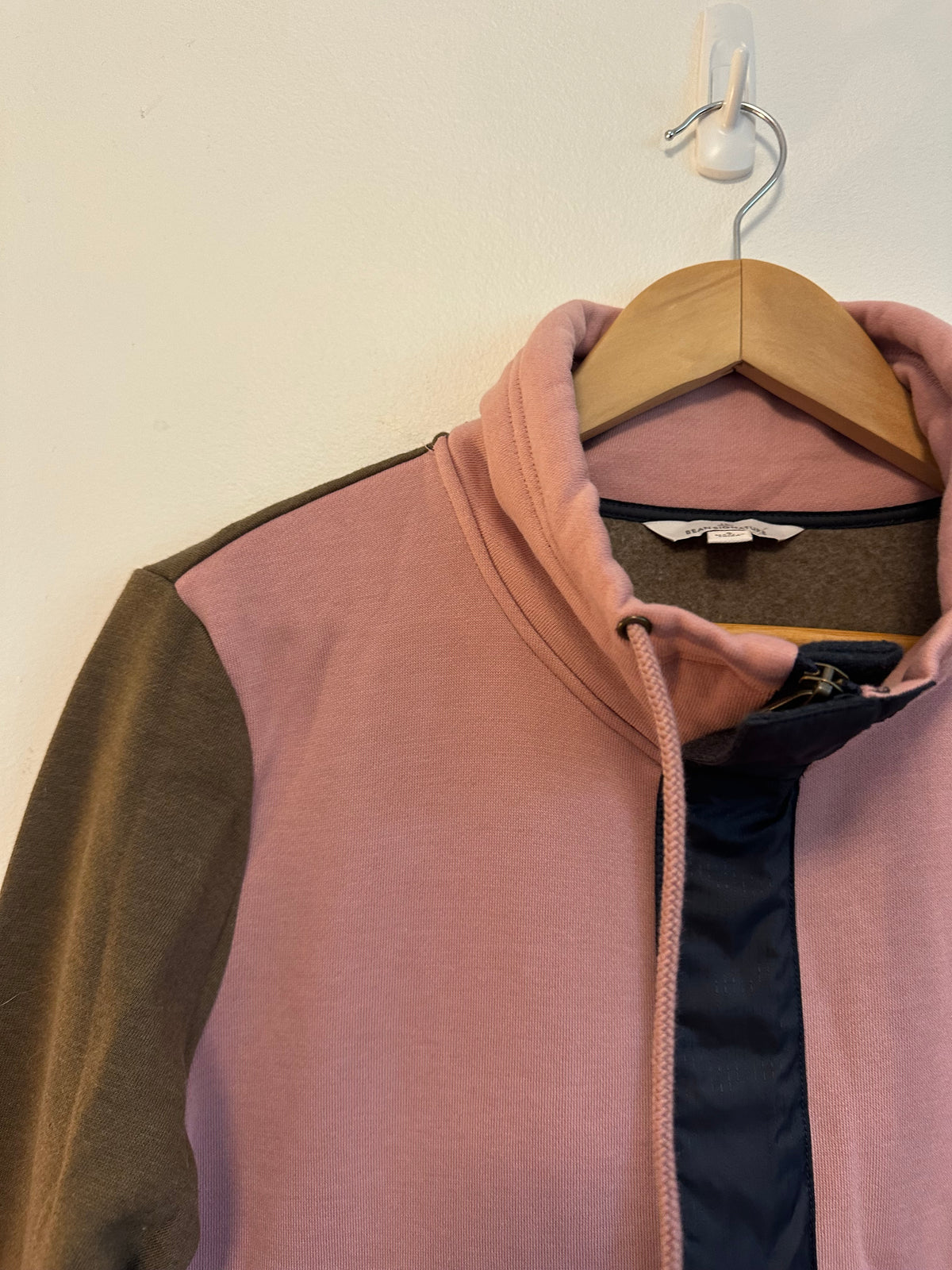 LL Bean Signature Colorblock Pullover Sweatshirt in Brown and Pink | Size Small