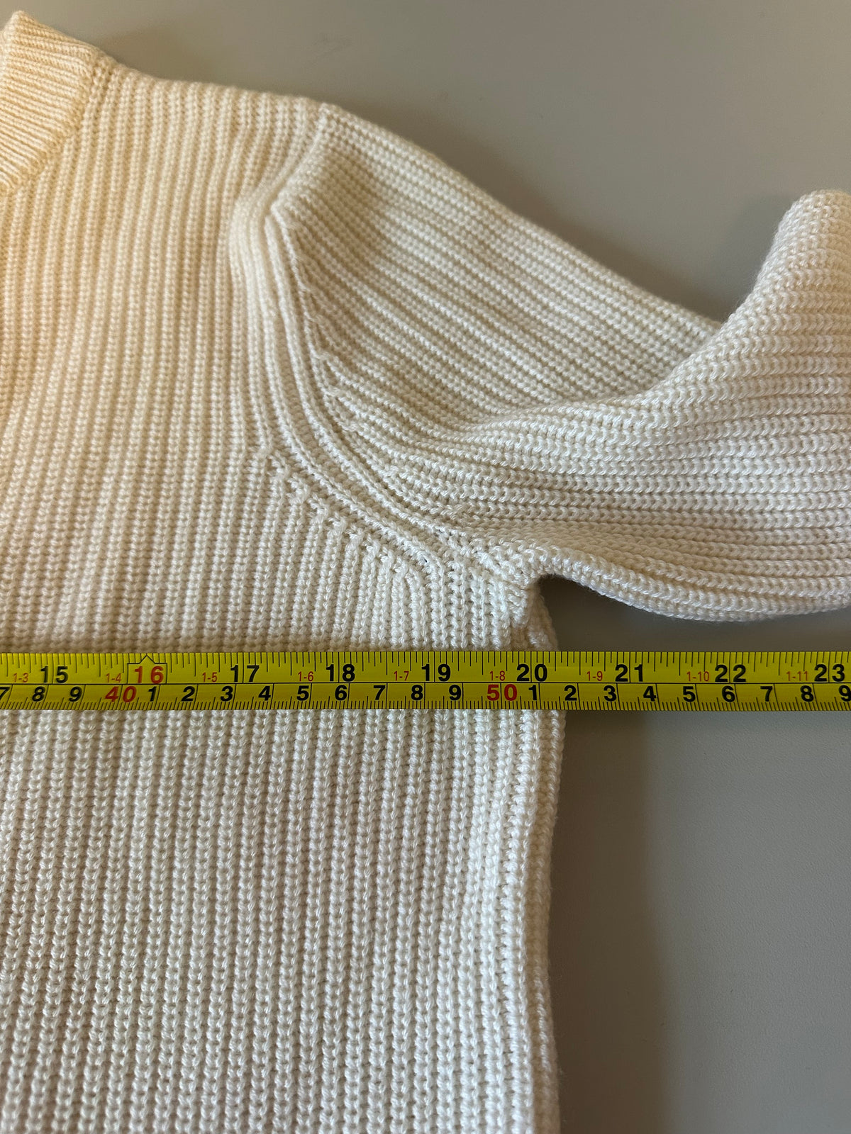 Vineyard Vines Cream Merino Wool Ribbed Cable Knit Sweater | Size Medium