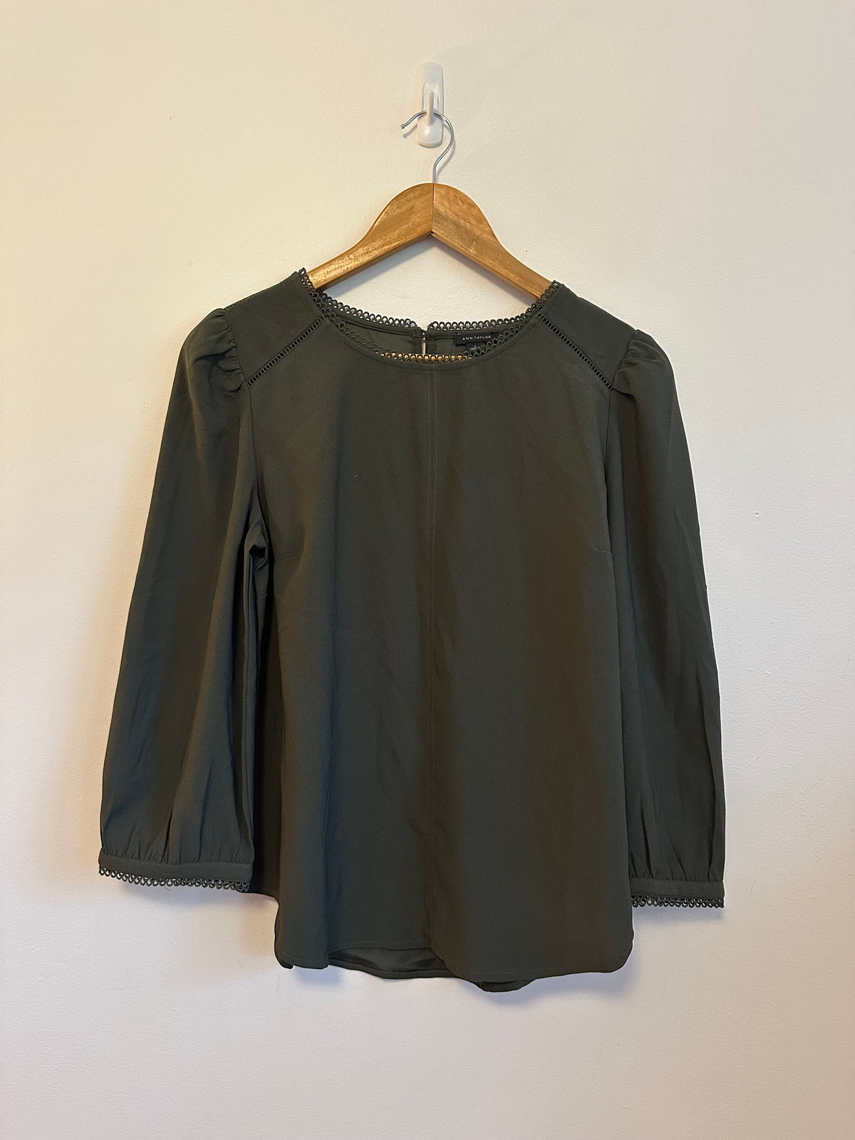 Ann Taylor Olive Green Crochet Lace Trim Puff Sleeve Blouse | Size Small