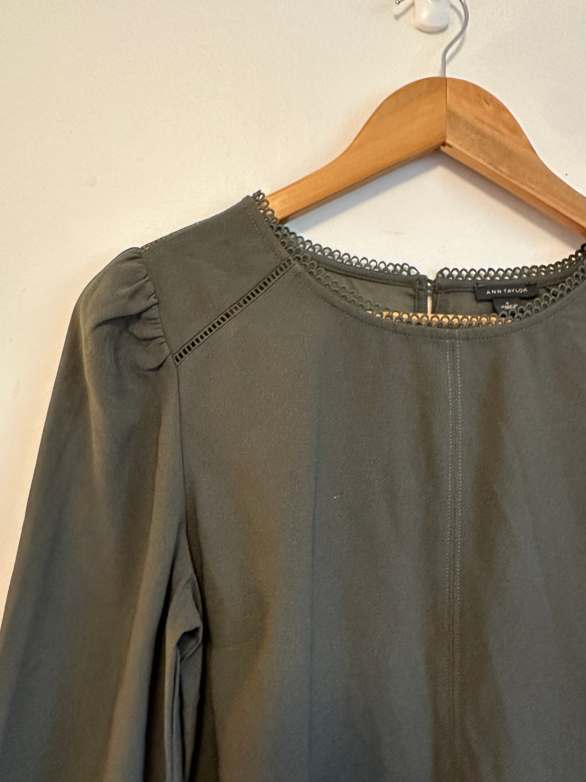 Ann Taylor Olive Green Crochet Lace Trim Puff Sleeve Blouse | Size Small