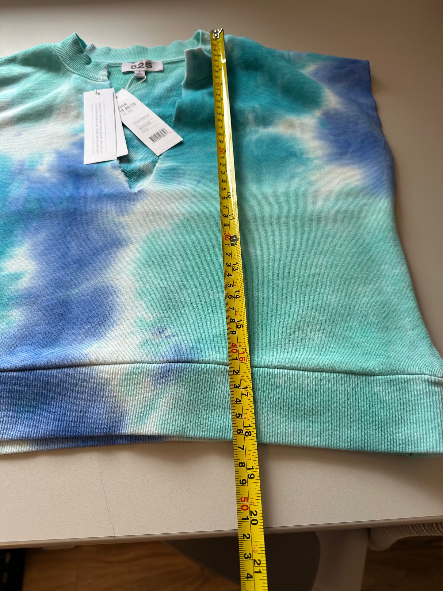 NWT 525 America Split Neck Blue Tie Dye Sleeveless Sweatshirt | Size Small