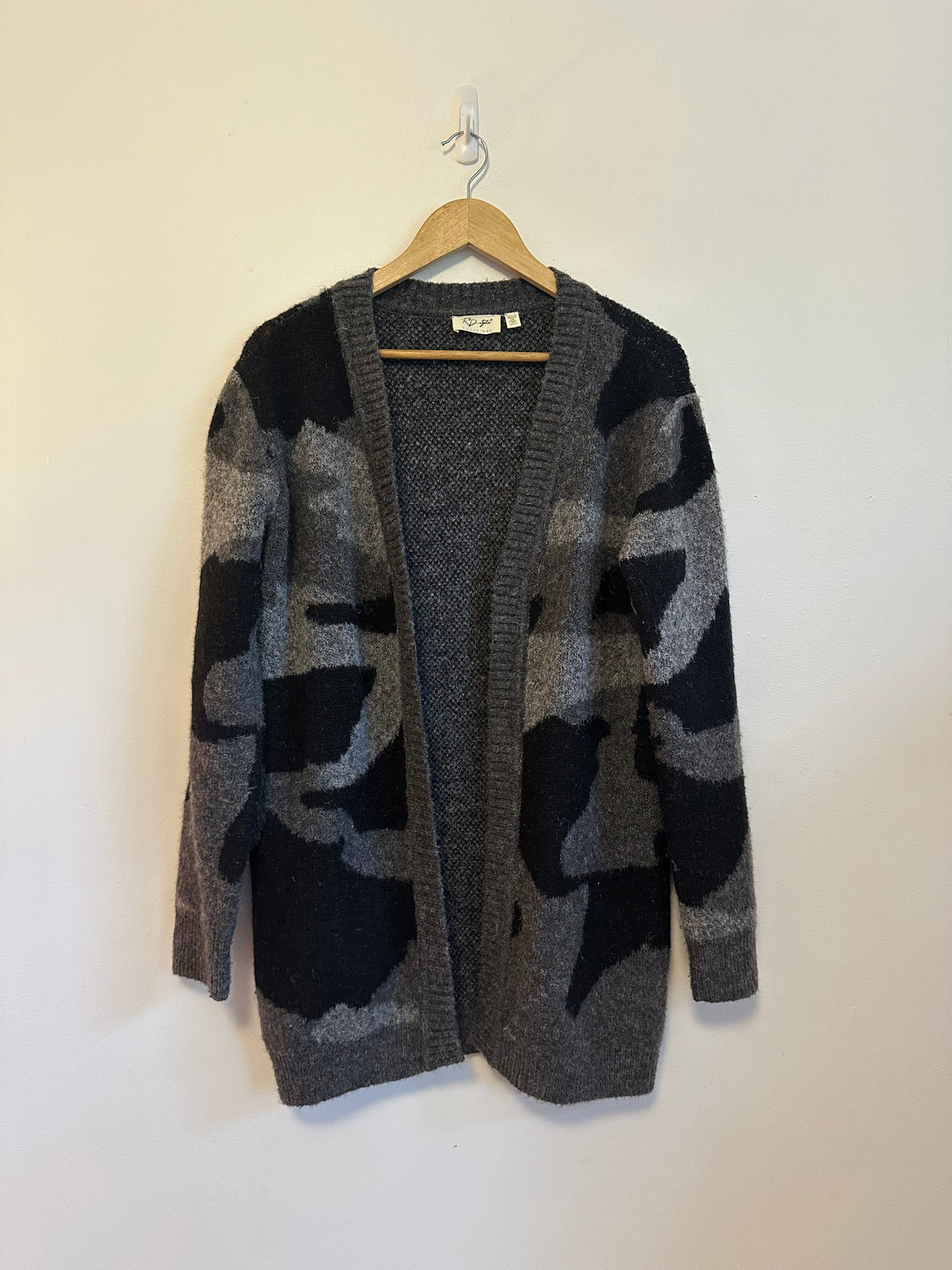 RD Style Conscious Grey and Black Camo Open Front Longline Cardigan Sweater | Size Small