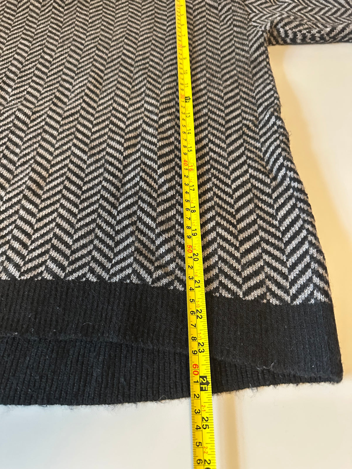 Stitches & Stripes Herringbone Turtleneck Sweater in Black and Grey | Size Medium