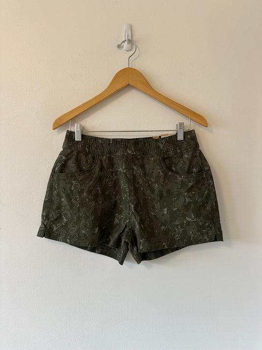 NWT Prana Pull On Stretch Nylon Shorts in Evergreen Camo Green | Size 8