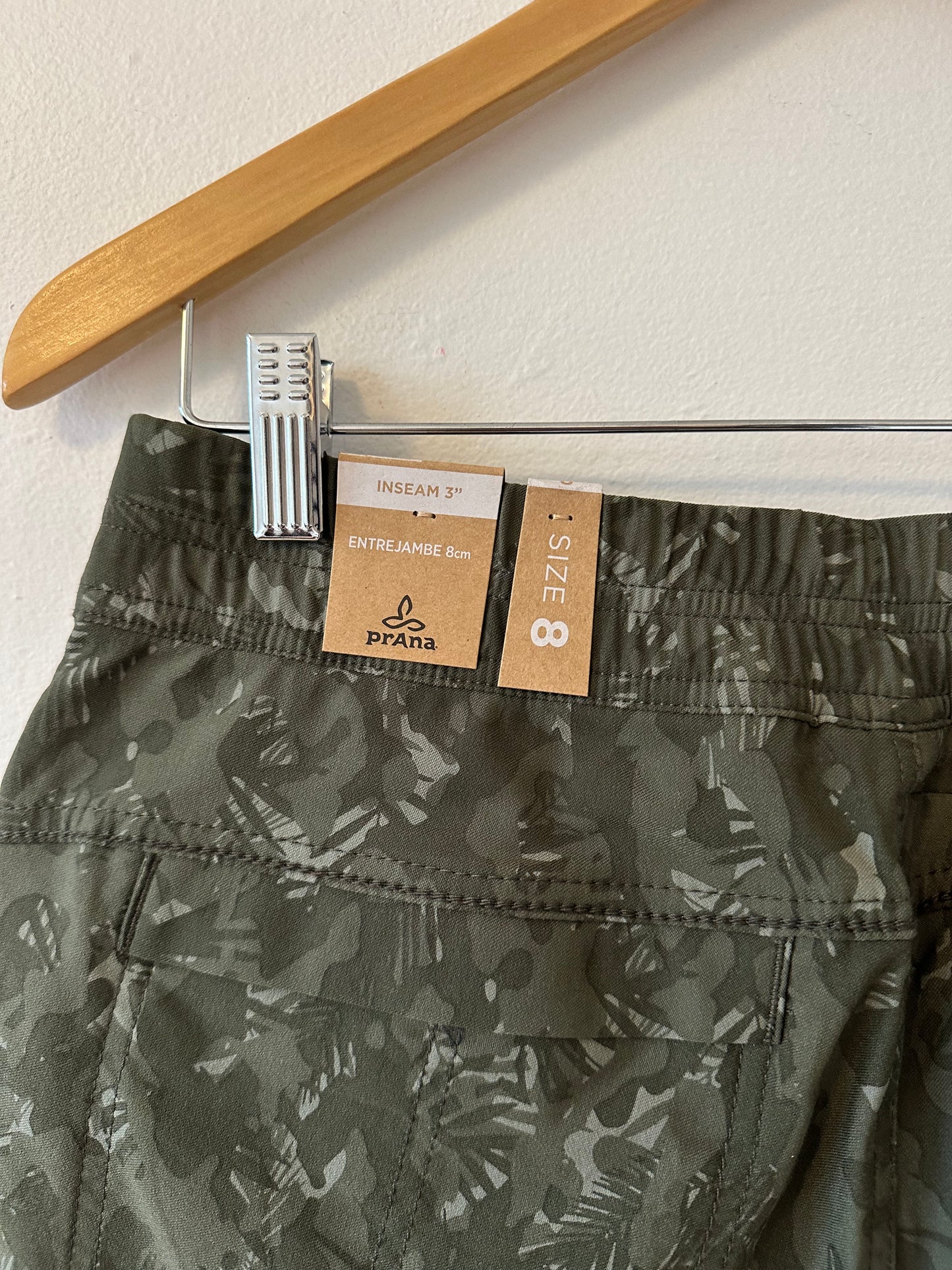 NWT Prana Pull On Stretch Nylon Shorts in Evergreen Camo Green | Size 8