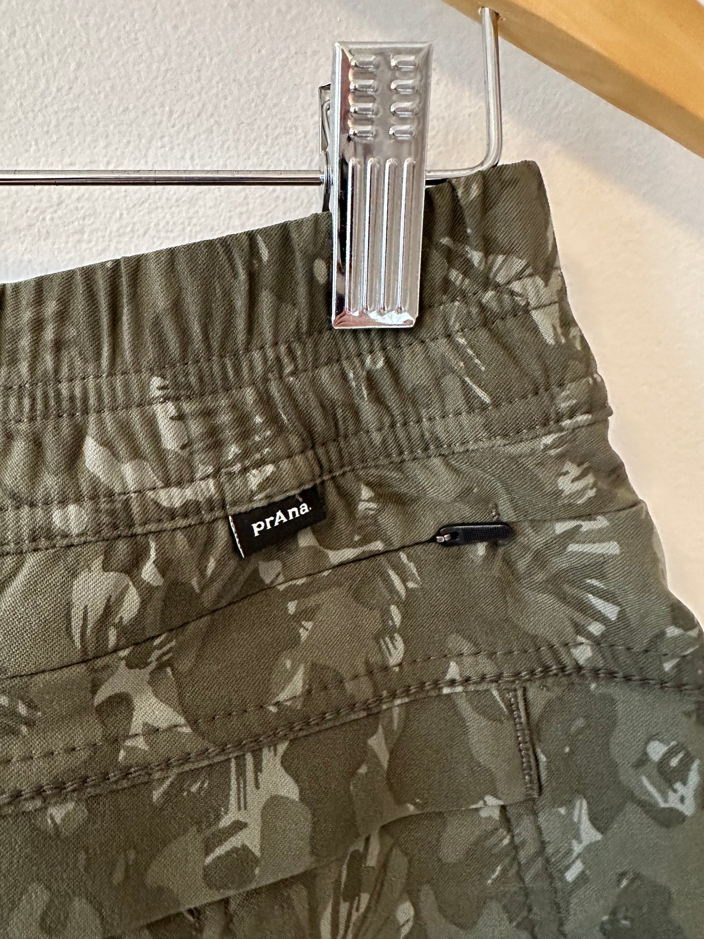 NWT Prana Pull On Stretch Nylon Shorts in Evergreen Camo Green | Size 8