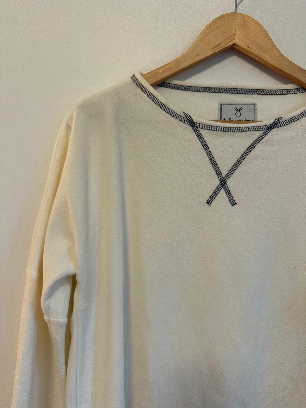 Dudley Stephens Cream Fleece Pullover Sweatshirt | Size Medium