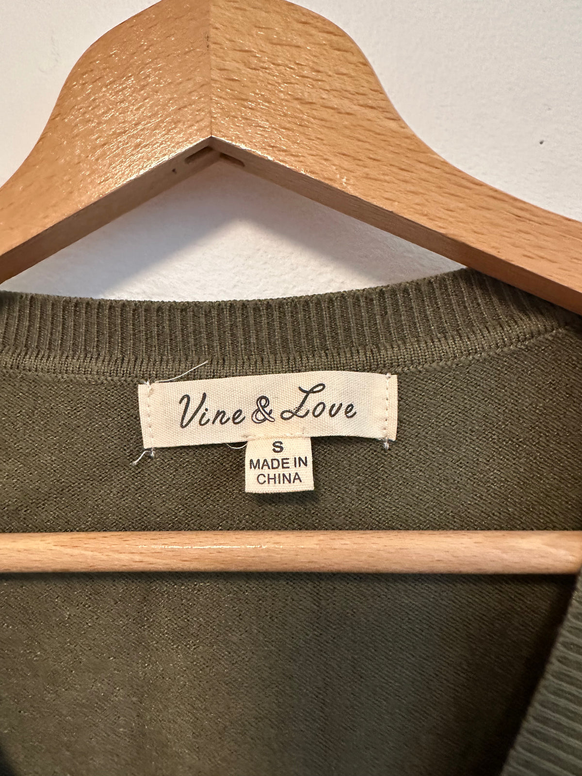 Vine & Love Olive Green Puff Sleeve V-Neck Knit Sweater | Size Small