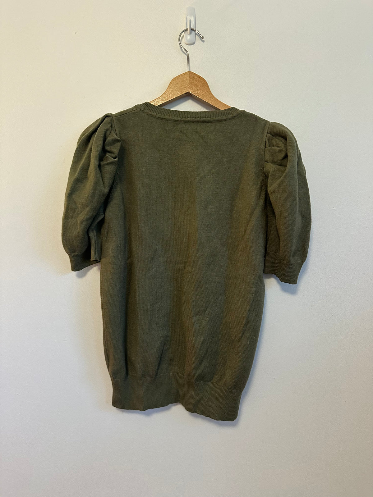 Vine & Love Olive Green Puff Sleeve V-Neck Knit Sweater | Size Small