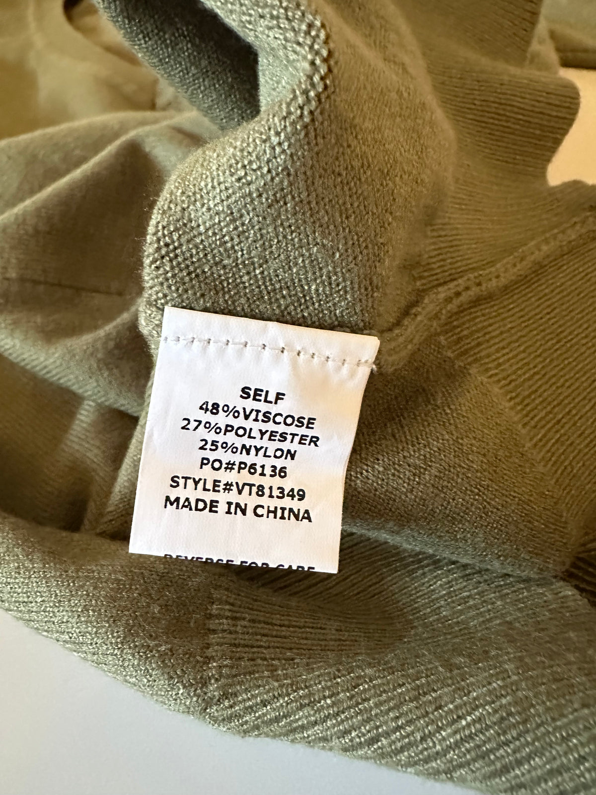 Vine & Love Olive Green Puff Sleeve V-Neck Knit Sweater | Size Small
