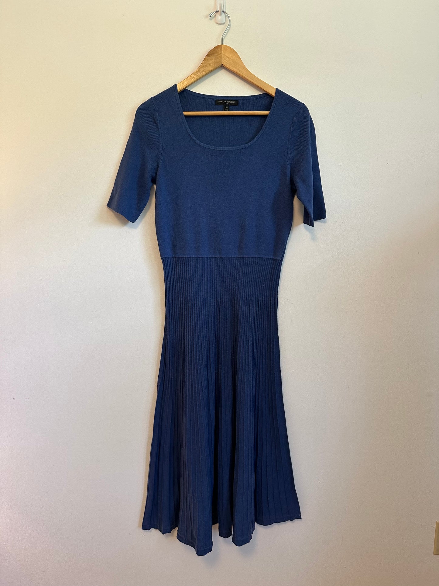 Banana Republic Blue Short Sleeve Ribbed Knit Scoop Neck Sweater Dress | Size Medium