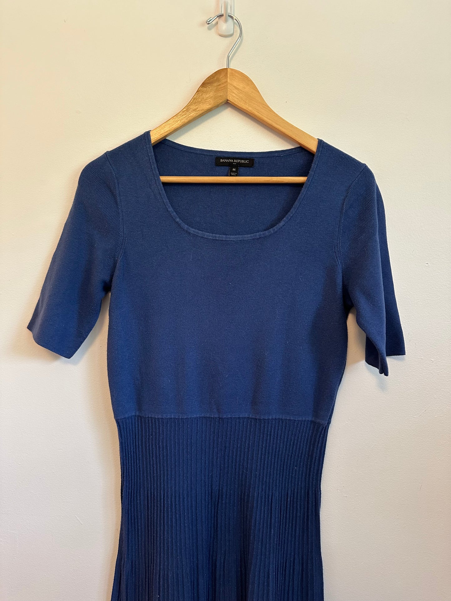 Banana Republic Blue Short Sleeve Ribbed Knit Scoop Neck Sweater Dress | Size Medium