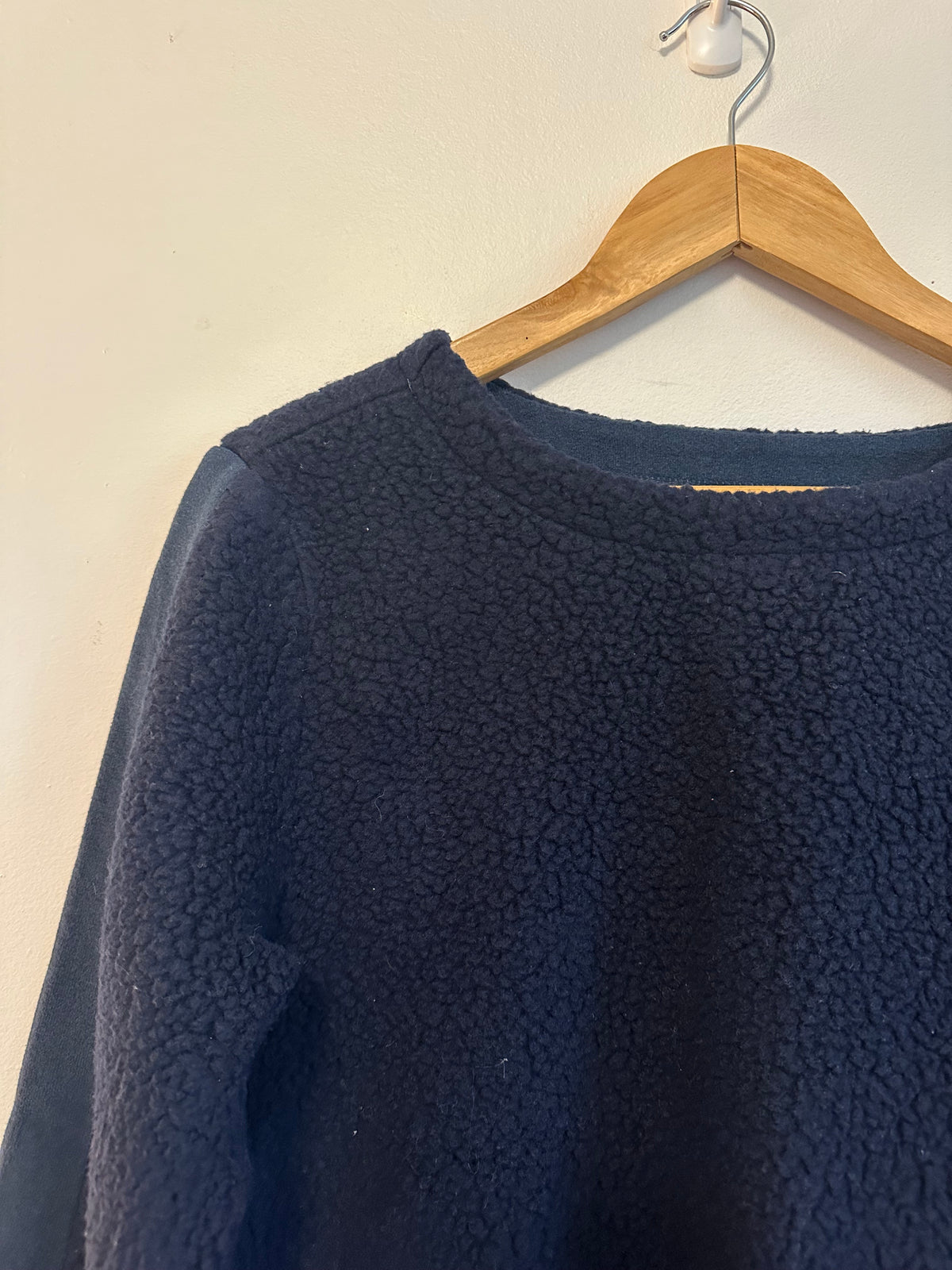 Dudley Stephens Navy Blue Sherpa Fleece Crewneck Pullover Sweatshirt | Size Medium