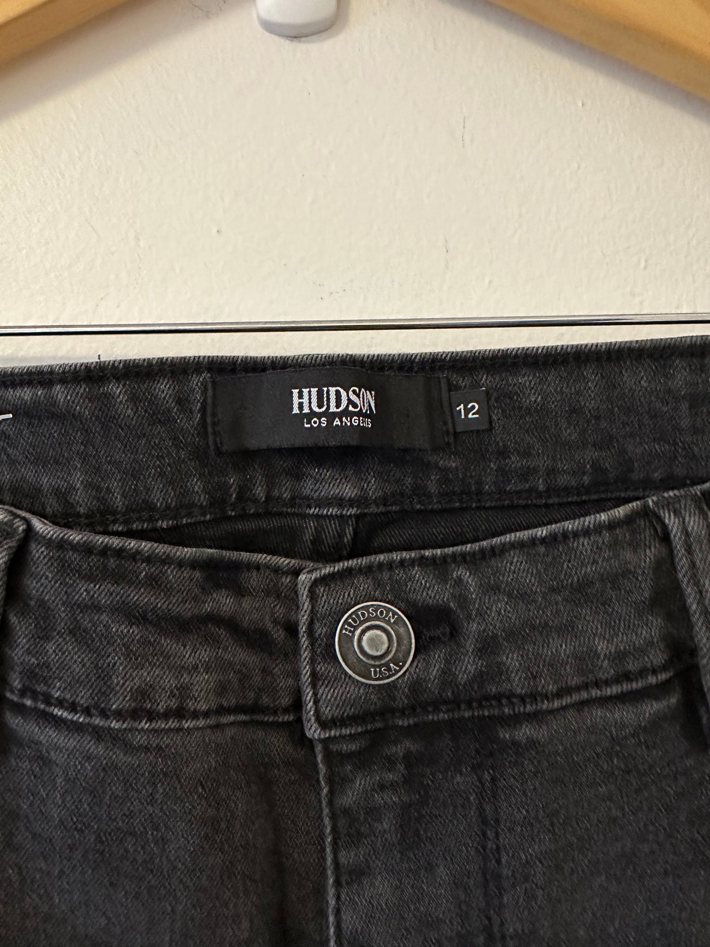 Hudson NWT Straight Leg Mid Rise Black Jeans | Size 12