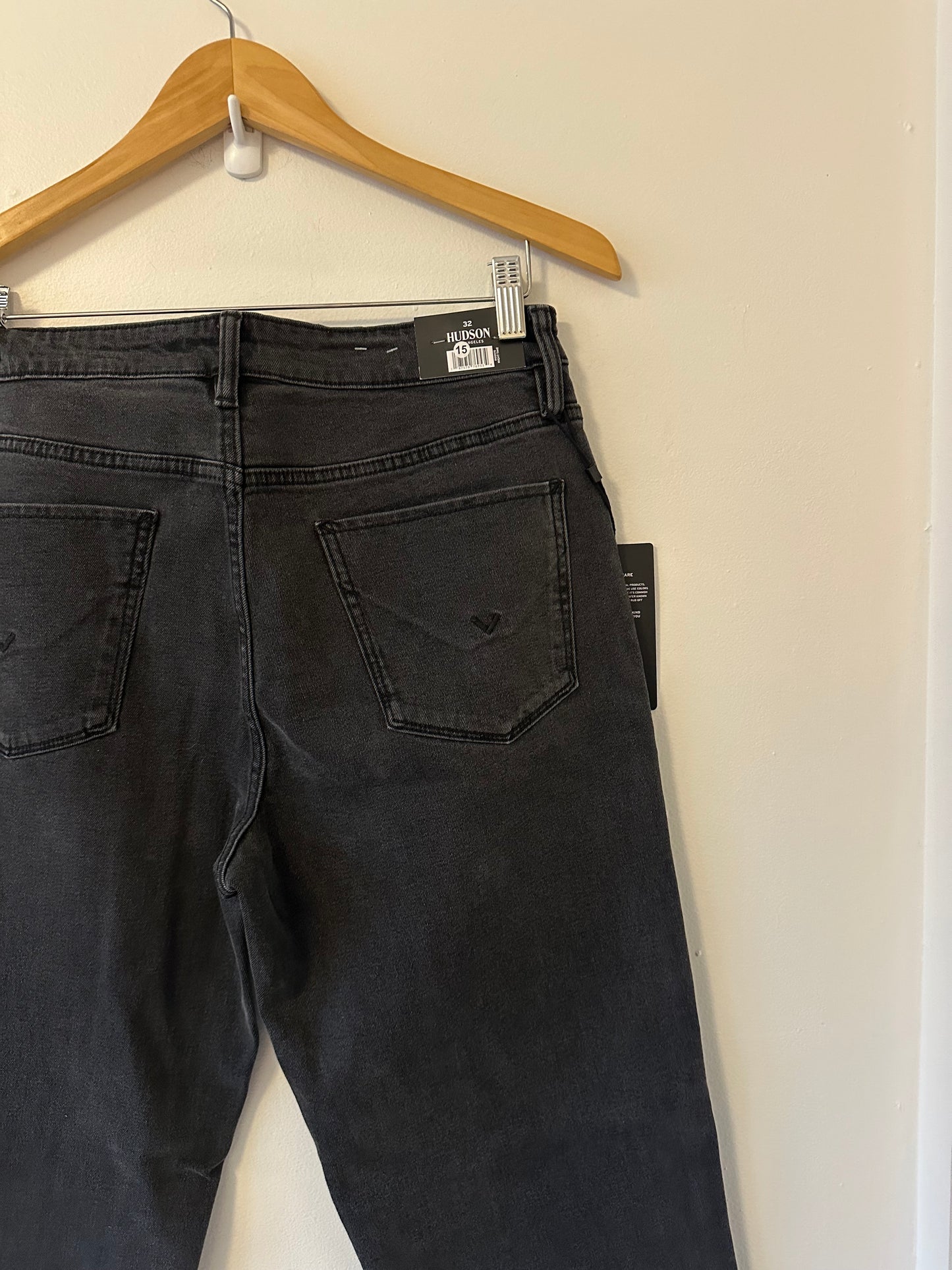 Hudson NWT Straight Leg Mid Rise Black Jeans | Size 12