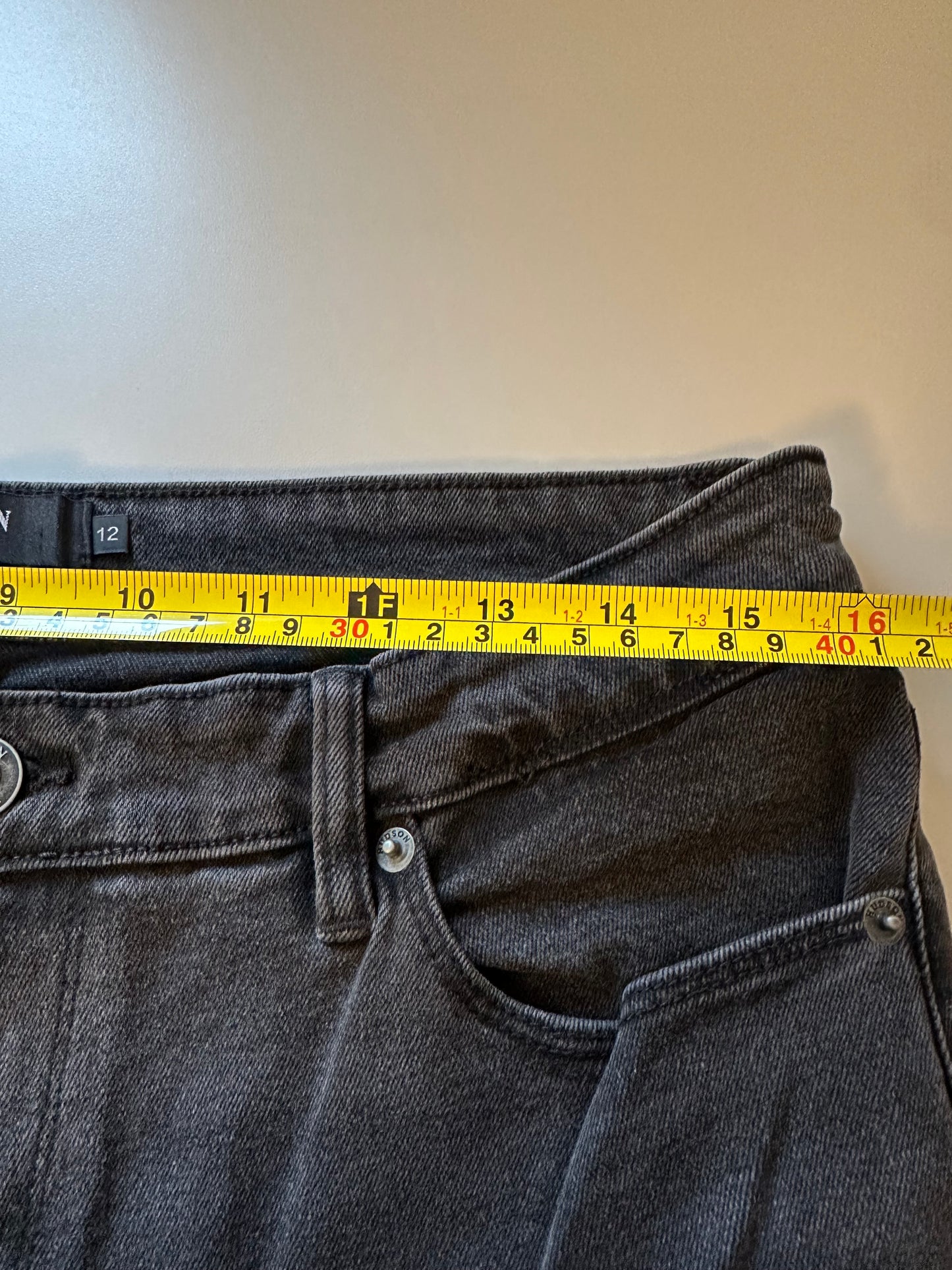 Hudson NWT Straight Leg Mid Rise Black Jeans | Size 12