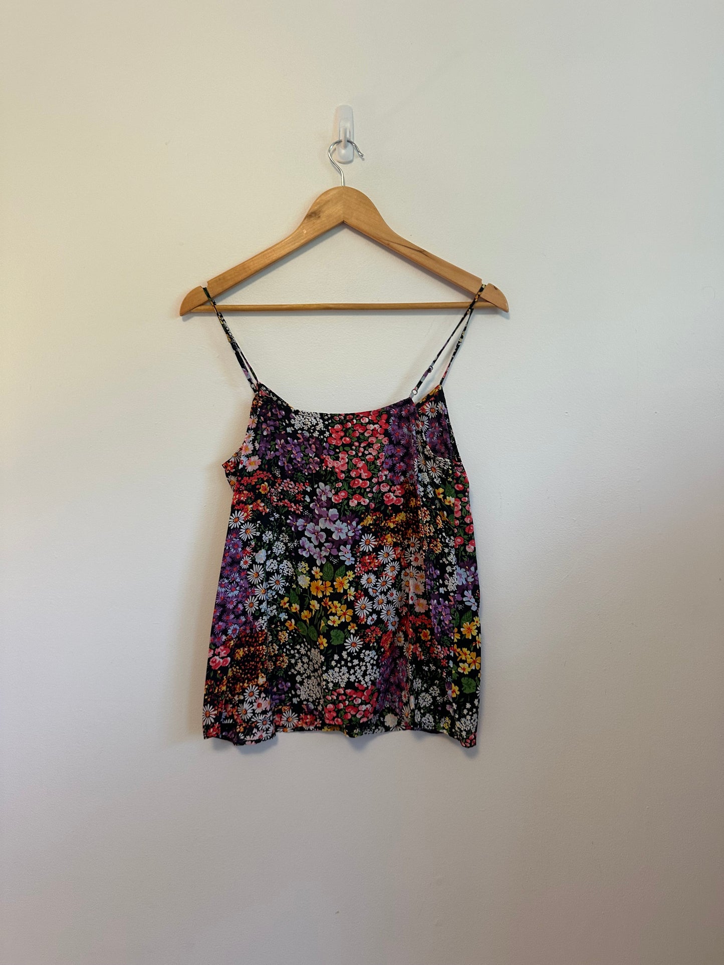 Equipment Femme 100% Silk Floral Camisole Top in Black Floral | Size Small