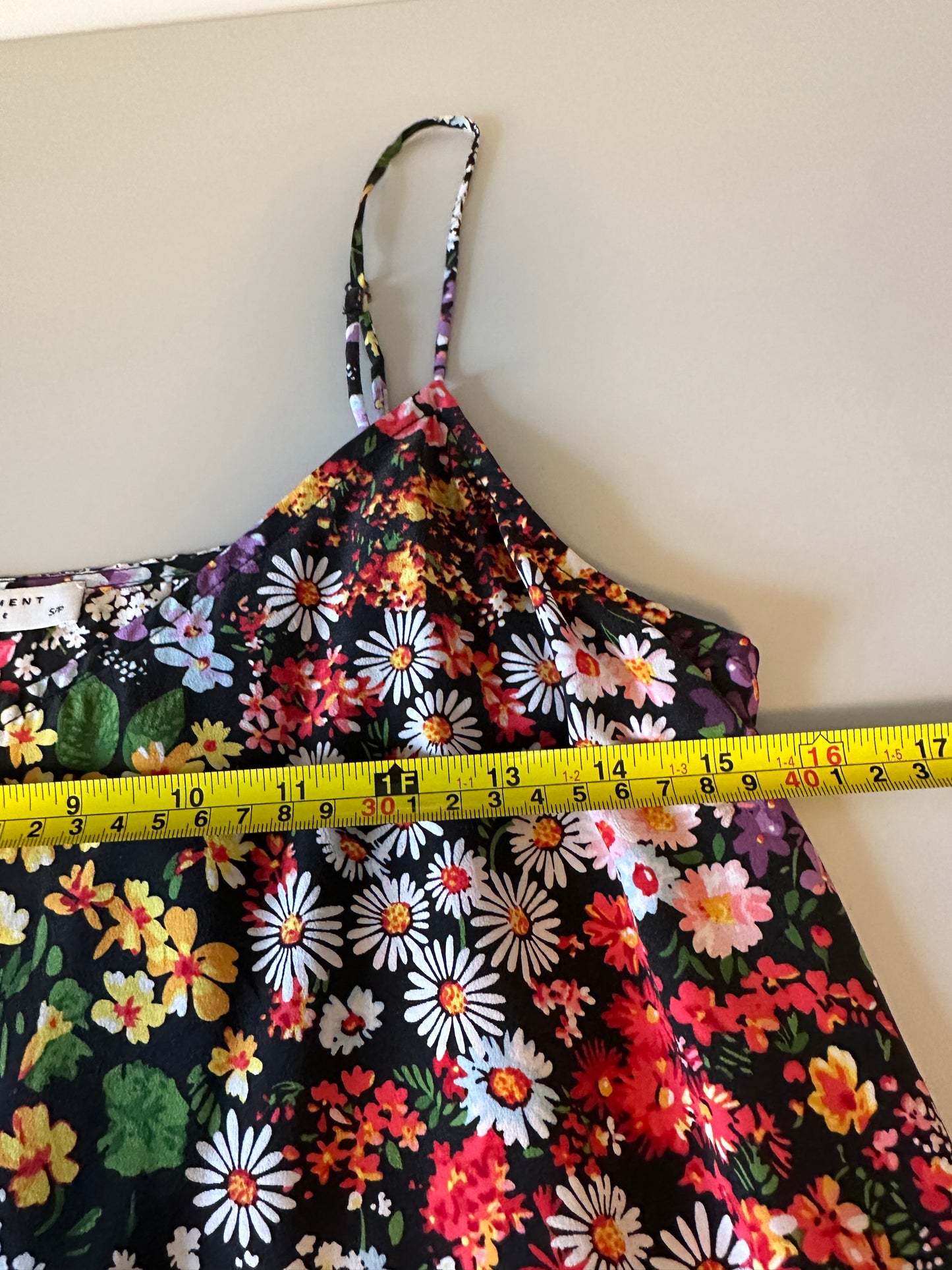 Equipment Femme 100% Silk Floral Camisole Top in Black Floral | Size Small