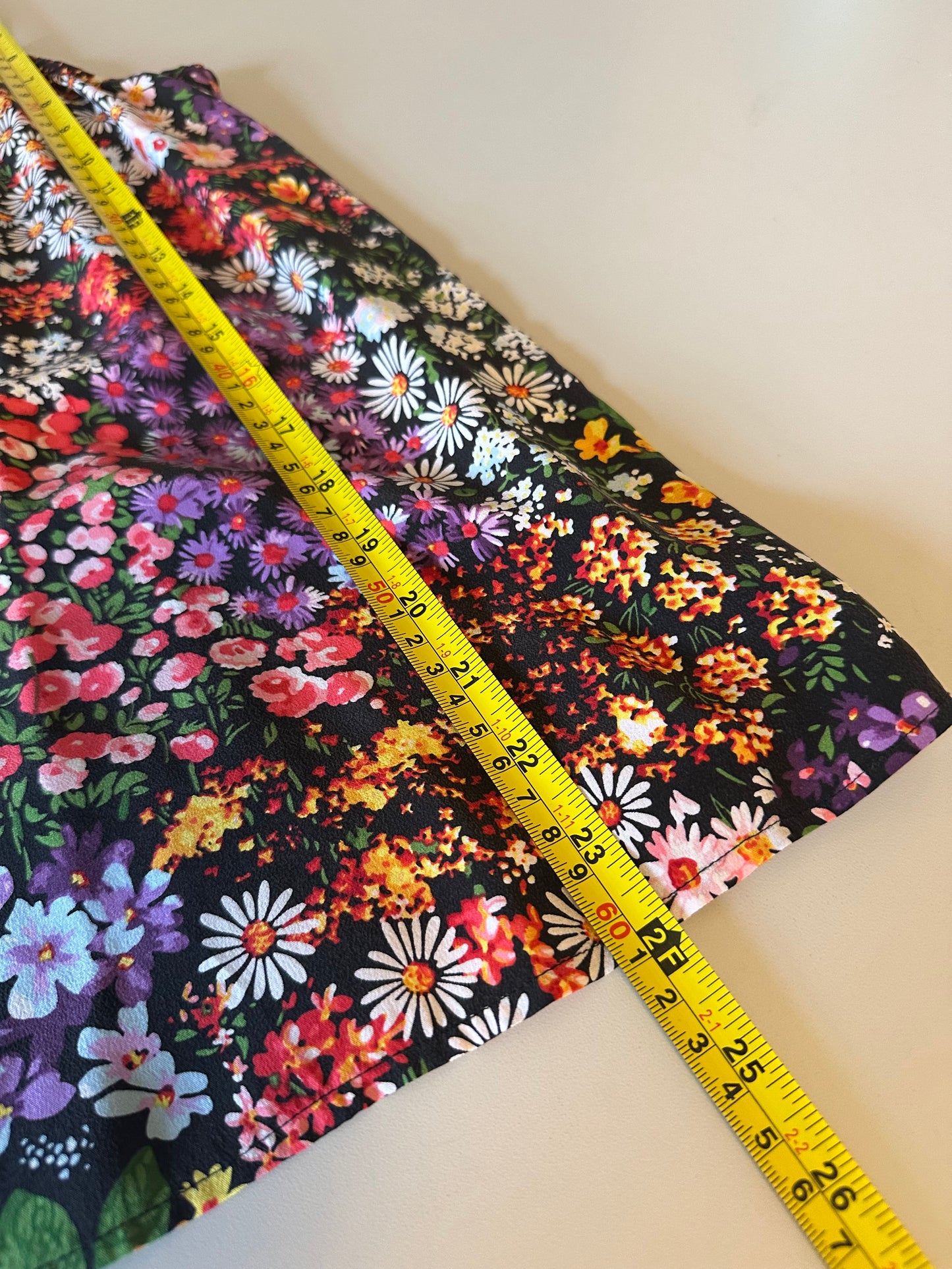 Equipment Femme 100% Silk Floral Camisole Top in Black Floral | Size Small