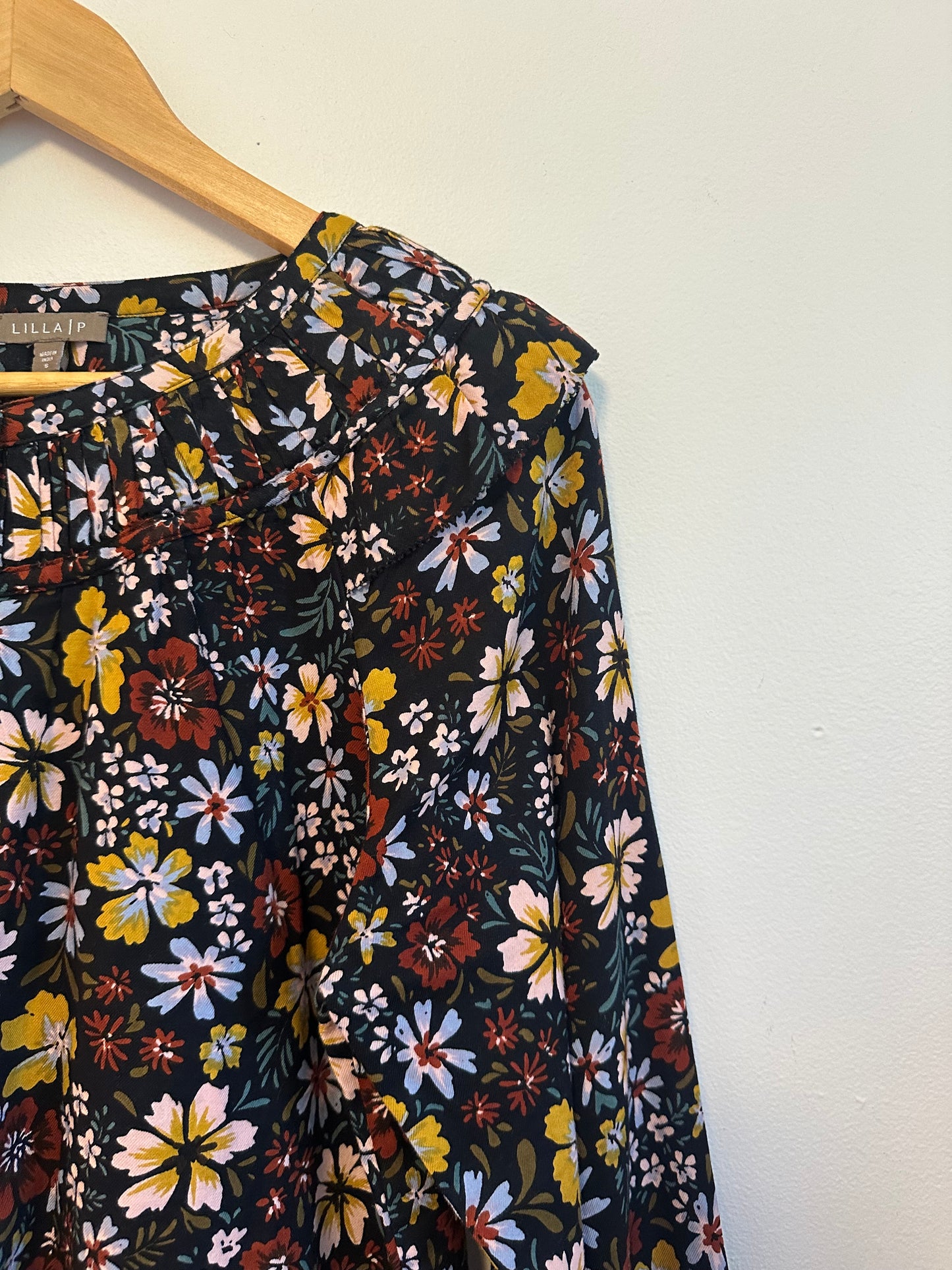 Lilla P Smocked Cuff Ruffle Button Front Blouse in Black Floral | Size Small