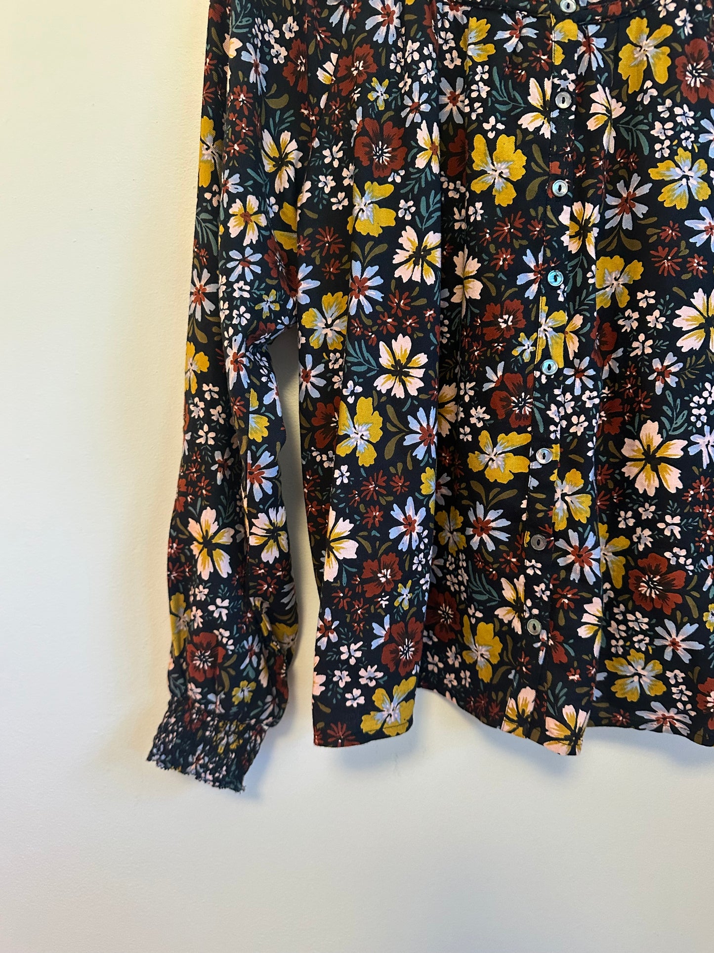 Lilla P Smocked Cuff Ruffle Button Front Blouse in Black Floral | Size Small