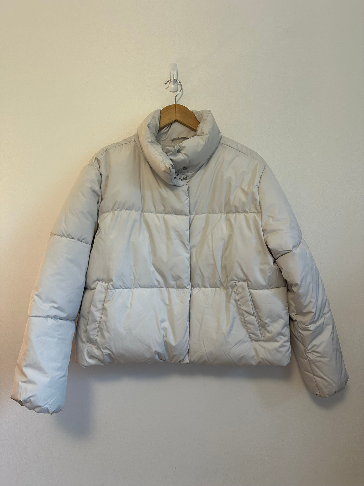 Old Navy Light Gray Quilted Funnel Neck Puffer Jacket | Size Small