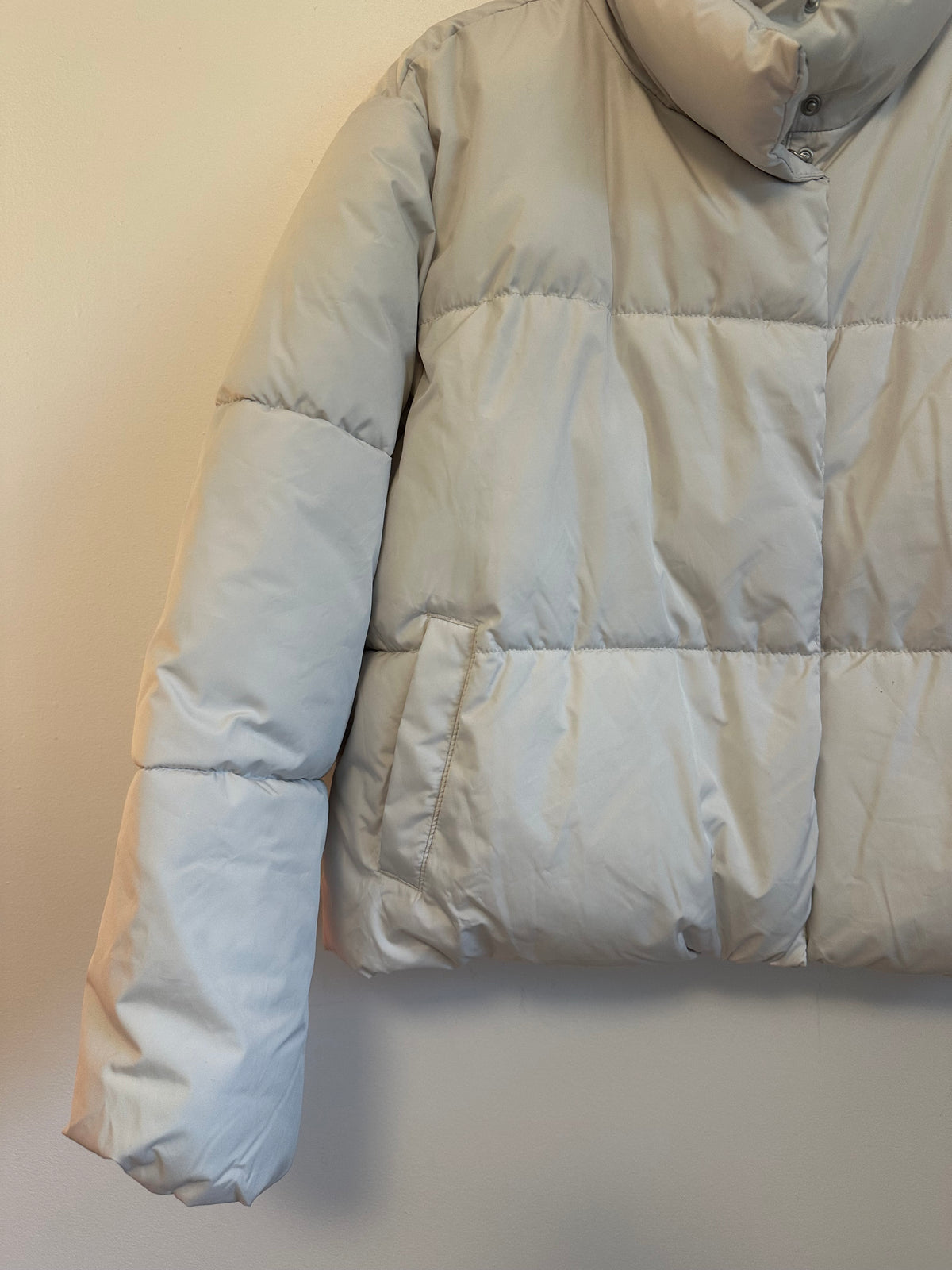 Old Navy Light Gray Quilted Funnel Neck Puffer Jacket | Size Small