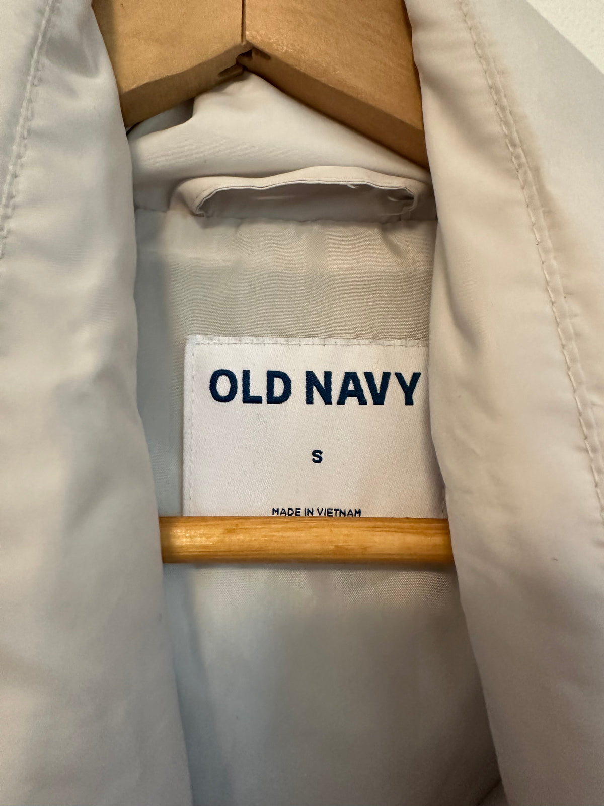 Old Navy Light Gray Quilted Funnel Neck Puffer Jacket | Size Small