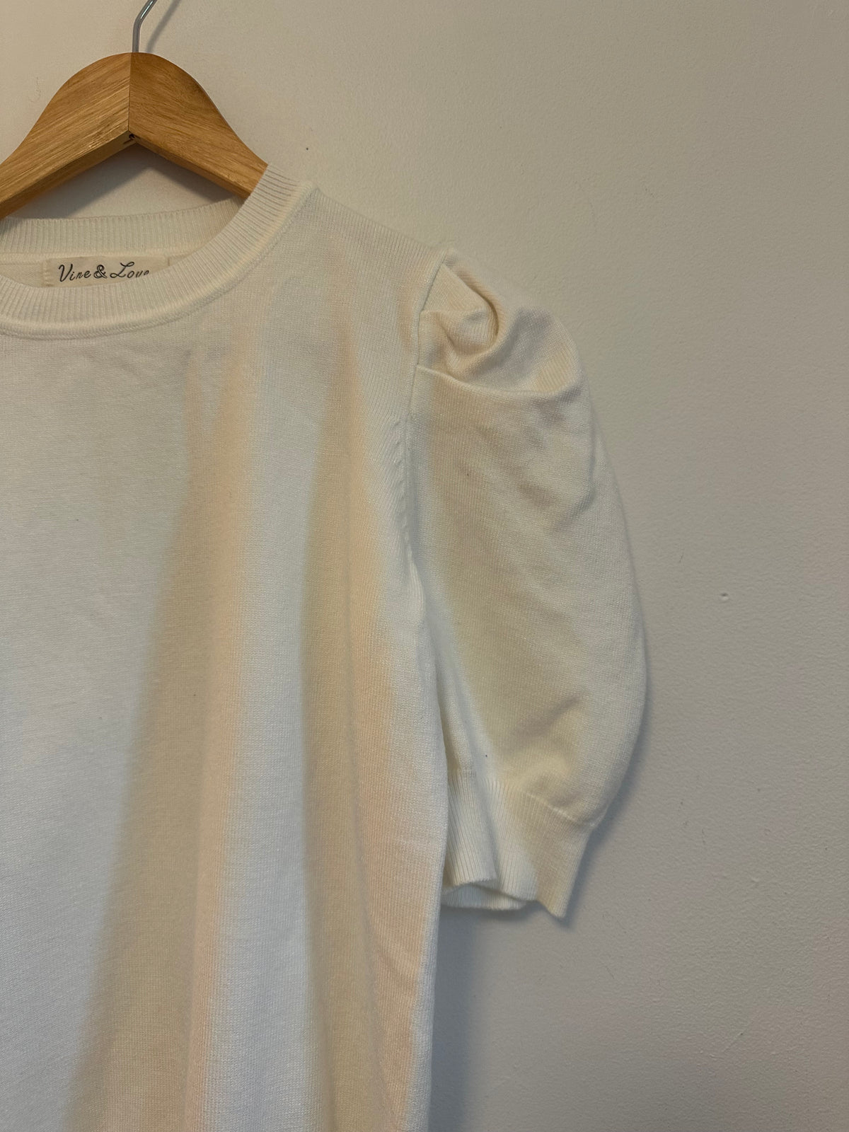 Vine & Love Ivory White Puff Short Sleeve Knit Sweater | Size Medium